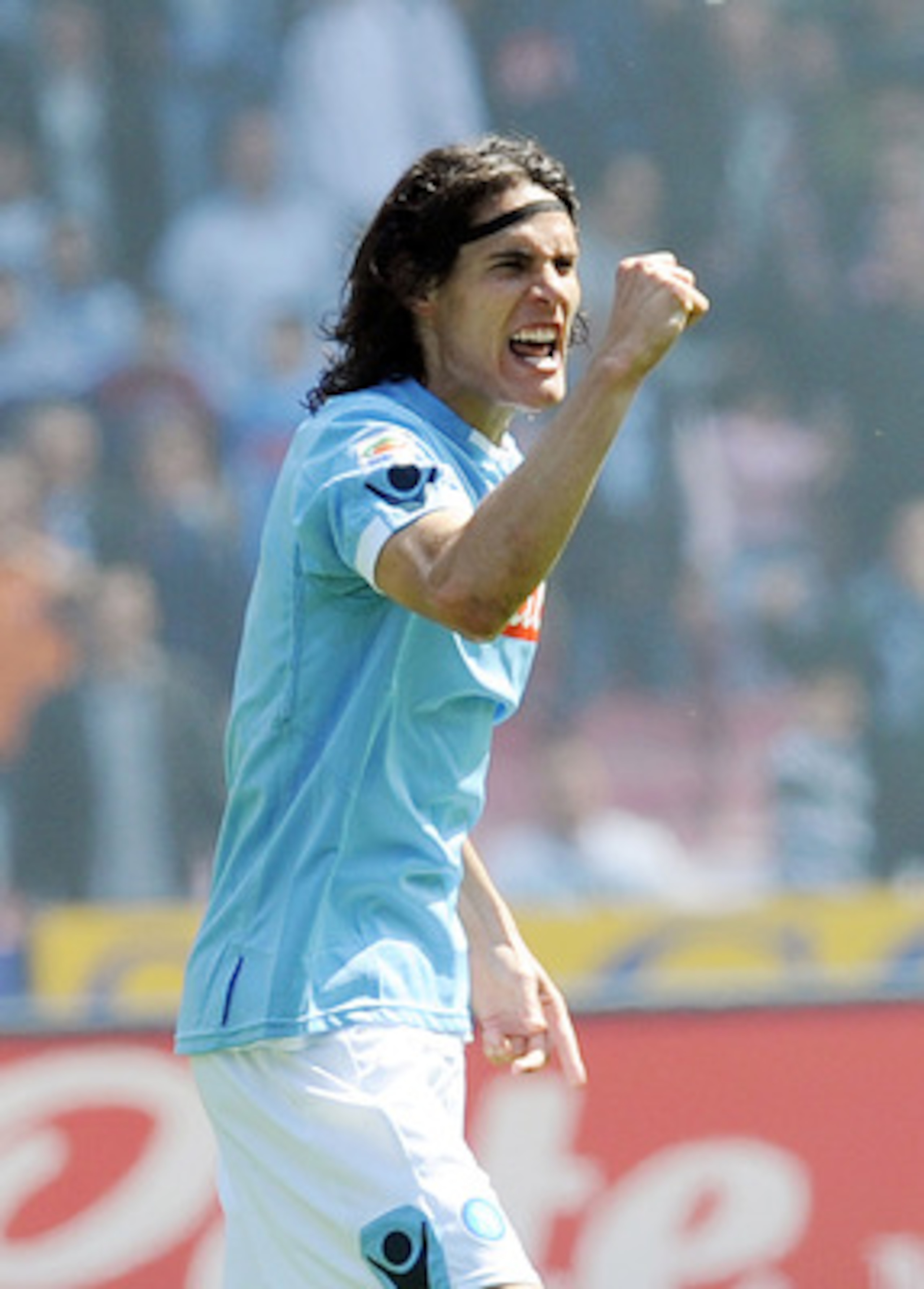 NAPLES, ITALY - APRIL 03:  Edinson Cavani of Napoli  celebrates after scoring the goal 2-2 during the Serie A match between SSC Napoli and SS Lazio at Stadio San Paolo on April 3, 2011 in Naples, Italy.  (Photo by Giuseppe Bellini/Getty Images)