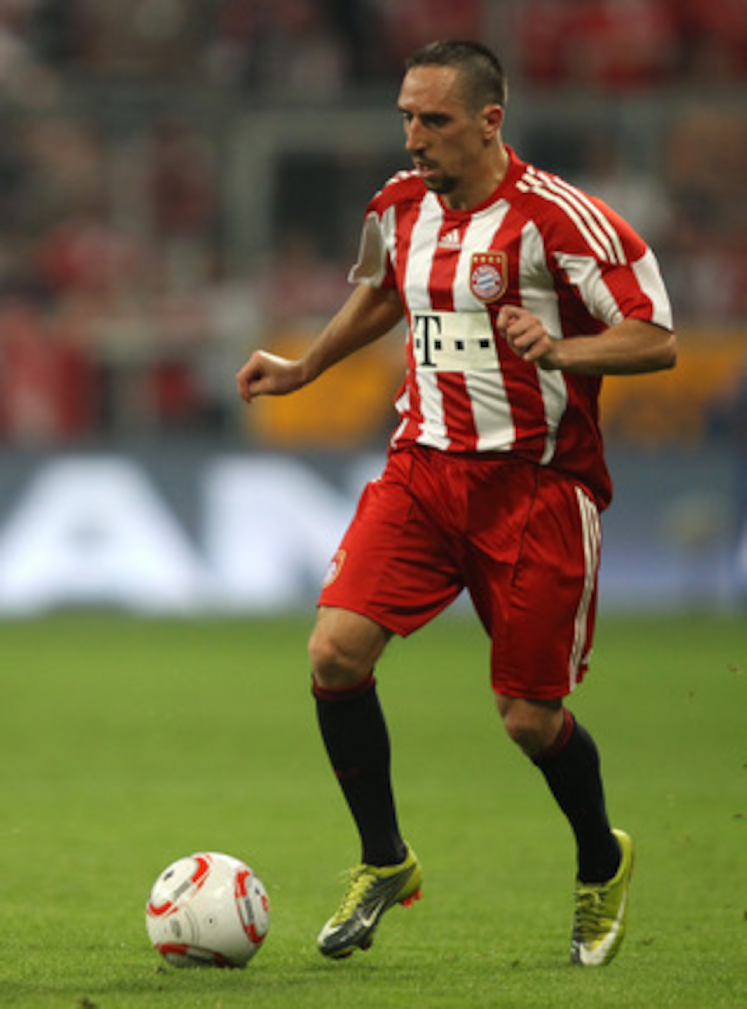 MUNICH, GERMANY - AUGUST 20:  Franck Ribery of Bayern runs with the ball during the Bundesliga match between FC Bayern Muenchen and VfL Wolfsburg at Allianz Arena on August 20, 2010 in Munich, Germany.  (Photo by Clive Brunskill/Getty Images)