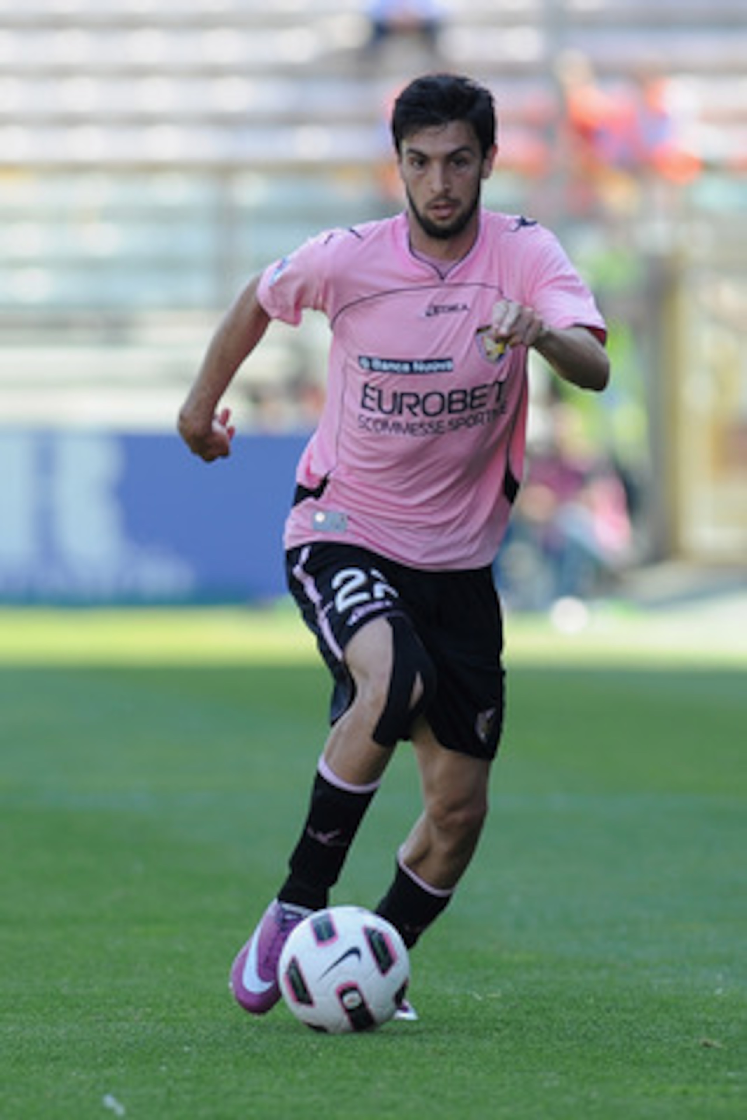 PARMA, ITALY - MAY 01:  Javier Matias Pastore of US Citta di Palermo is in action during the Serie A match between Parma FC and US Citta di Palermo at Stadio Ennio Tardini on May 1, 2011 in Parma, Italy.  (Photo by Valerio Pennicino/Getty Images)