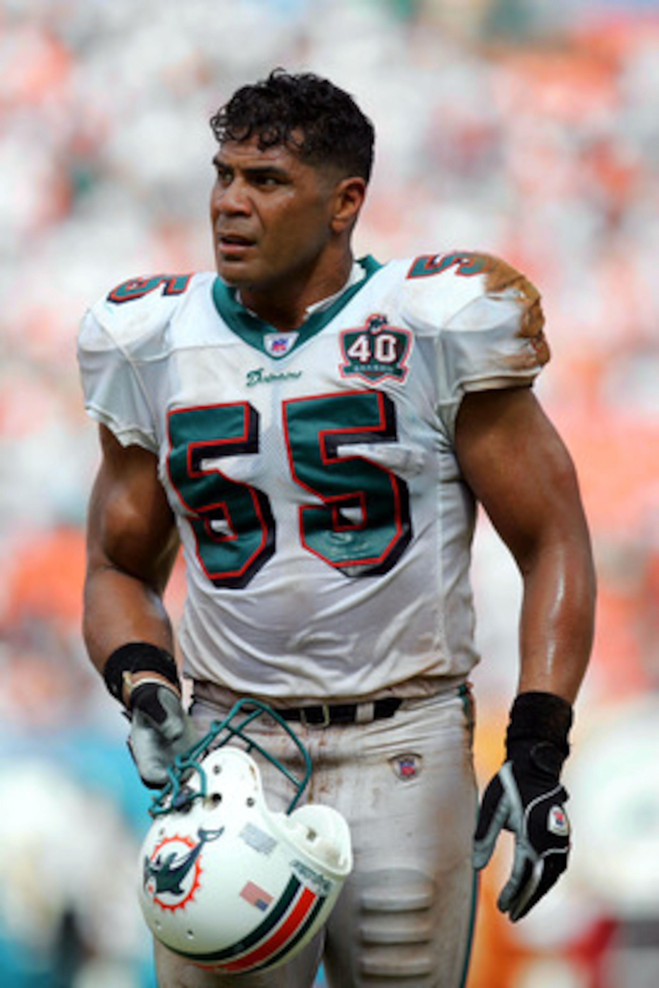 MIAMI - SEPTEMBER 11:  Junior Seau #55 of the Miami Dolphins during play against the Denver Broncos on September 11, 2005 at Dolphin Stadium, in Miami, Florida. The Dolphins defeated the Broncos 34-10.  (Photo by Ronald Martinez/Getty Images)