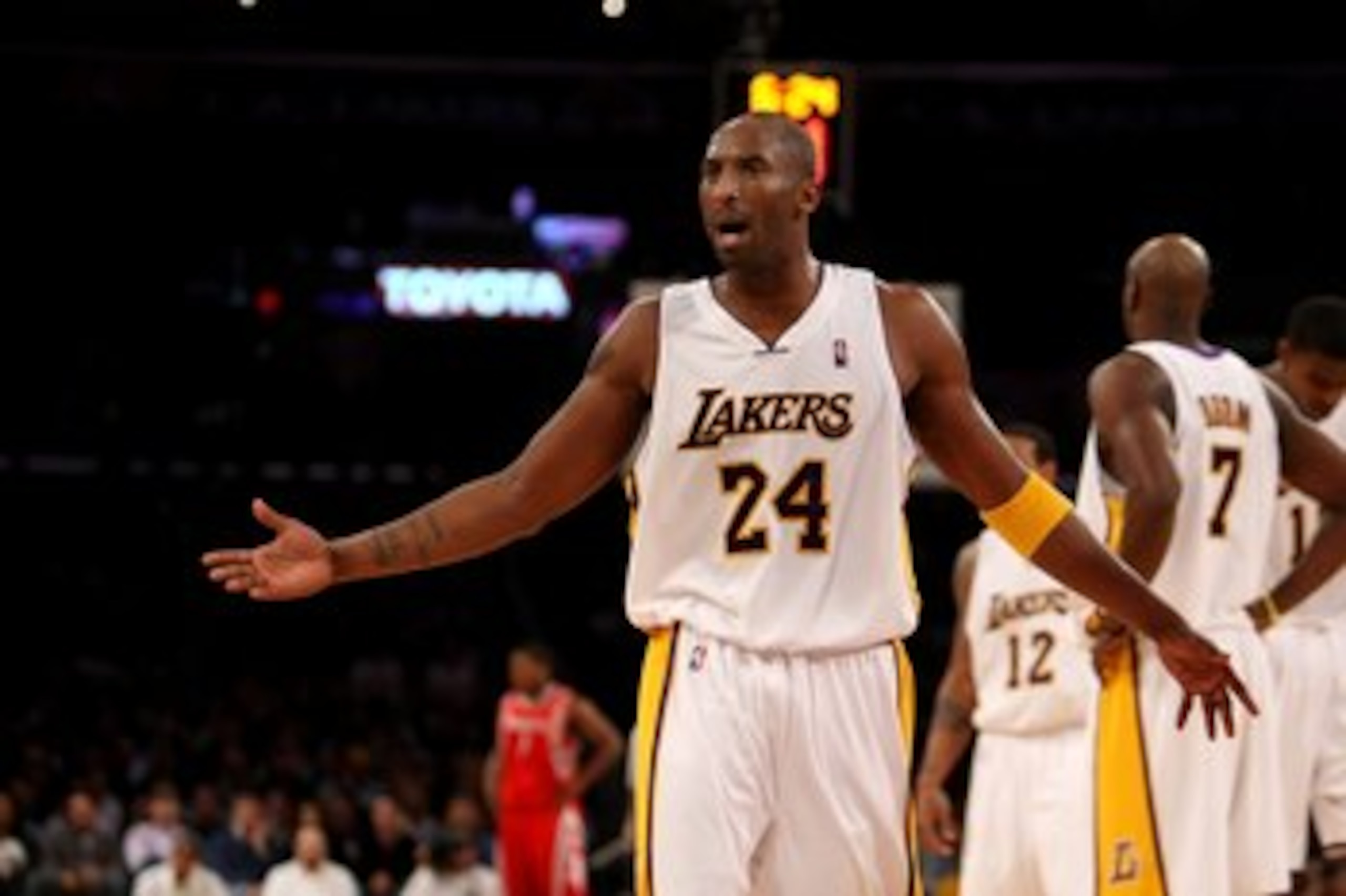 LOS ANGELES, CA - NOVEMBER 15:  Kobe Bryant #24 of the Los Angeles Lakers complains to the officials in the game with the Houston Rockets on November 15, 2009 at Staples Center in Los Angeles, California.  The Rockets won 101-91.  NOTE TO USER: User expre