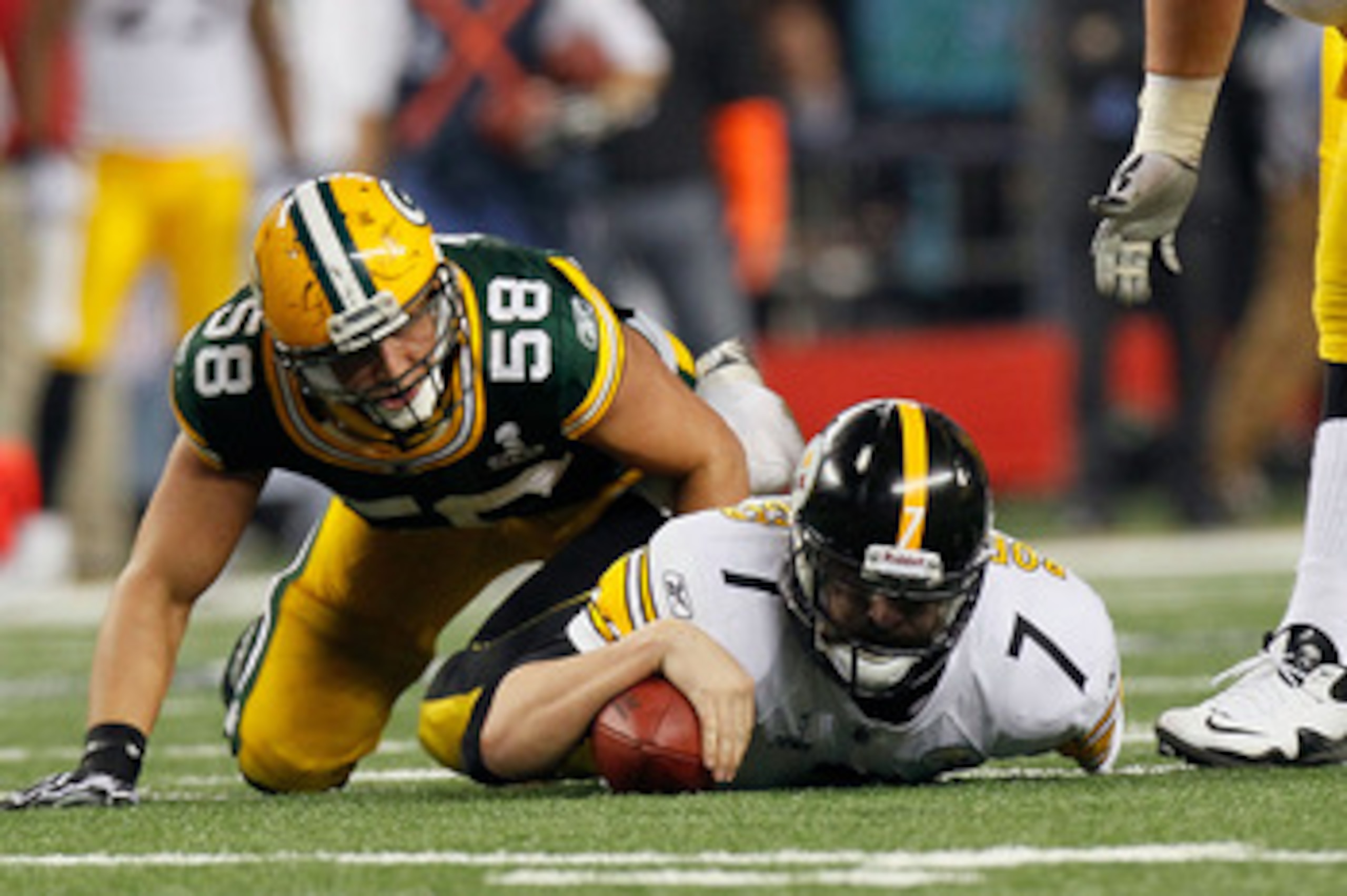 ARLINGTON, TX - FEBRUARY 06: Ben Roethlisberger #7 of the Pittsburgh Steelers is sacked by Frank Zombo #58 of the Green Bay Packers during Super Bowl XLV at Cowboys Stadium on February 6, 2011 in Arlington, Texas.  (Photo by Kevin C. Cox/Getty Images)