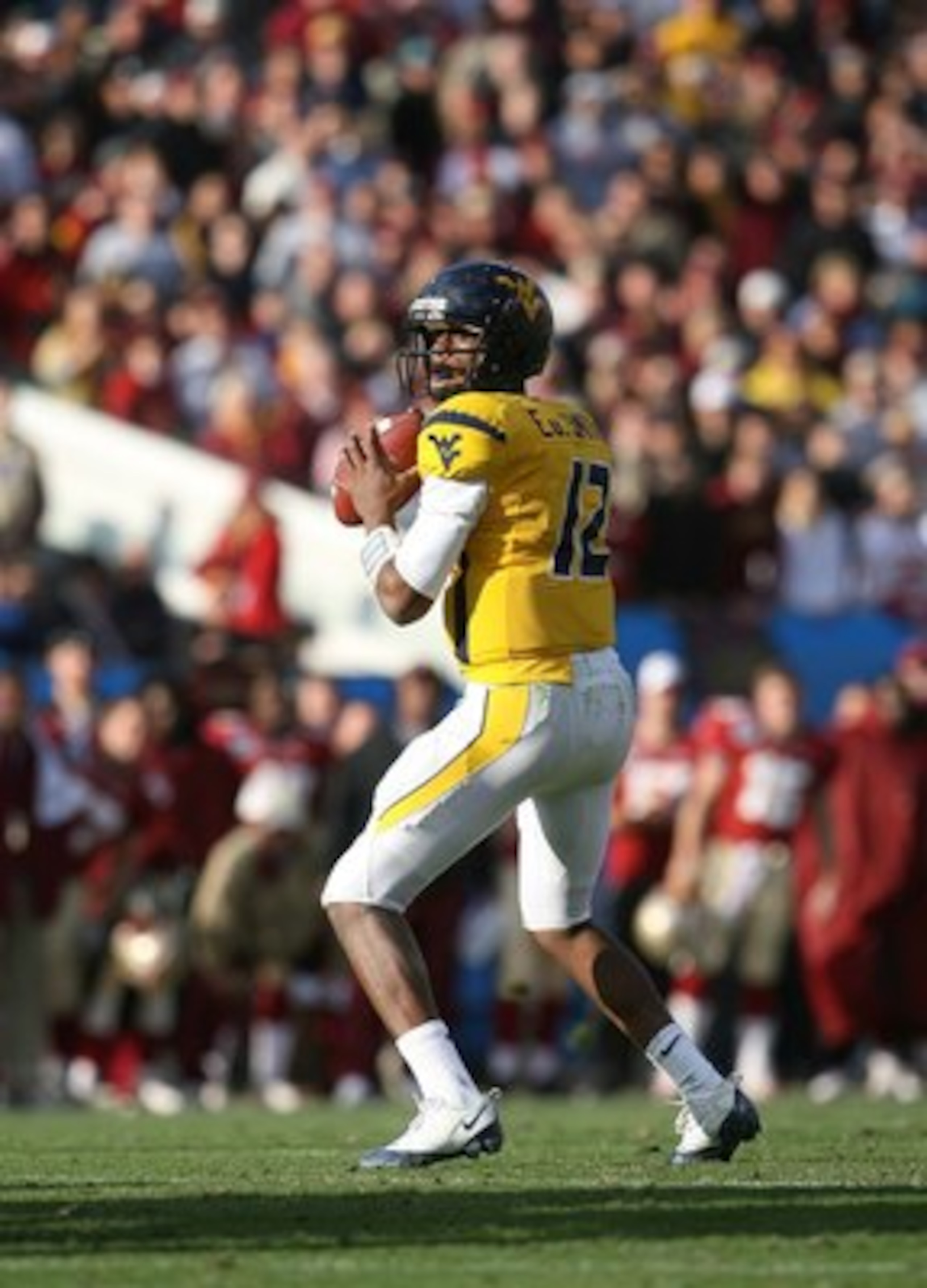 JACKSONVILLE, FL - JANUARY 01: Quarterback Geno Smith #12 of the West Virginia Mountaineers drops back to pass against the Florida State Seminoles during the Konica Minolta Gator Bowl on January 1, 2010 at Jacksonville Municipal Stadium in Jacksonville, JACKSONVILLE, FL - JANUARY 01: Quarterback Geno Smith #12 of the West Virginia Mountaineers drops back to pass against the Florida State Seminoles during the Konica Minolta Gator Bowl on January 1, 2010 at Jacksonville Municipal Stadium in Jacksonville,
