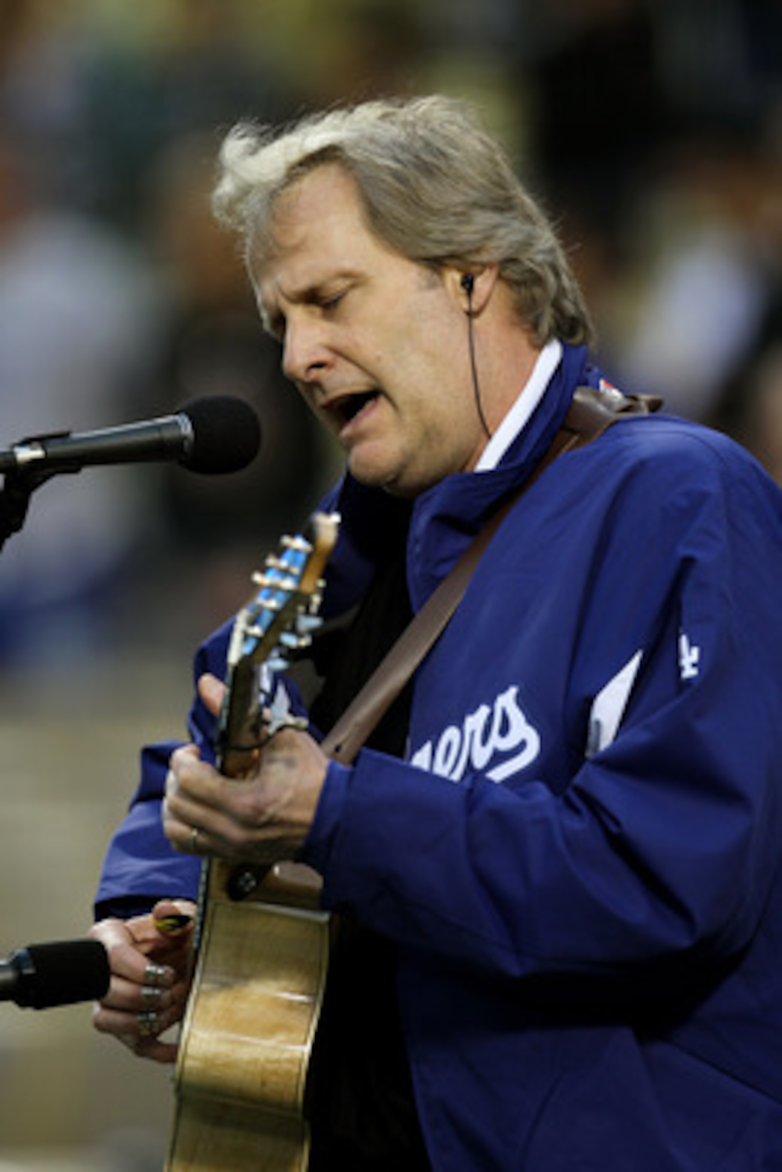 LOS ANGELES, CA - APRIL 18: Actor and musician Jeff Daniels performns the national anthem before the game between the Atlanta Braves and the Los Angeles Dodgers on April 18, 2011 at Dodger Stadium in Los Angeles, California. (Photo by Stephen Dunn/Getty LOS ANGELES, CA - APRIL 18: Actor and musician Jeff Daniels performns the national anthem before the game between the Atlanta Braves and the Los Angeles Dodgers on April 18, 2011 at Dodger Stadium in Los Angeles, California. (Photo by Stephen Dunn/Getty