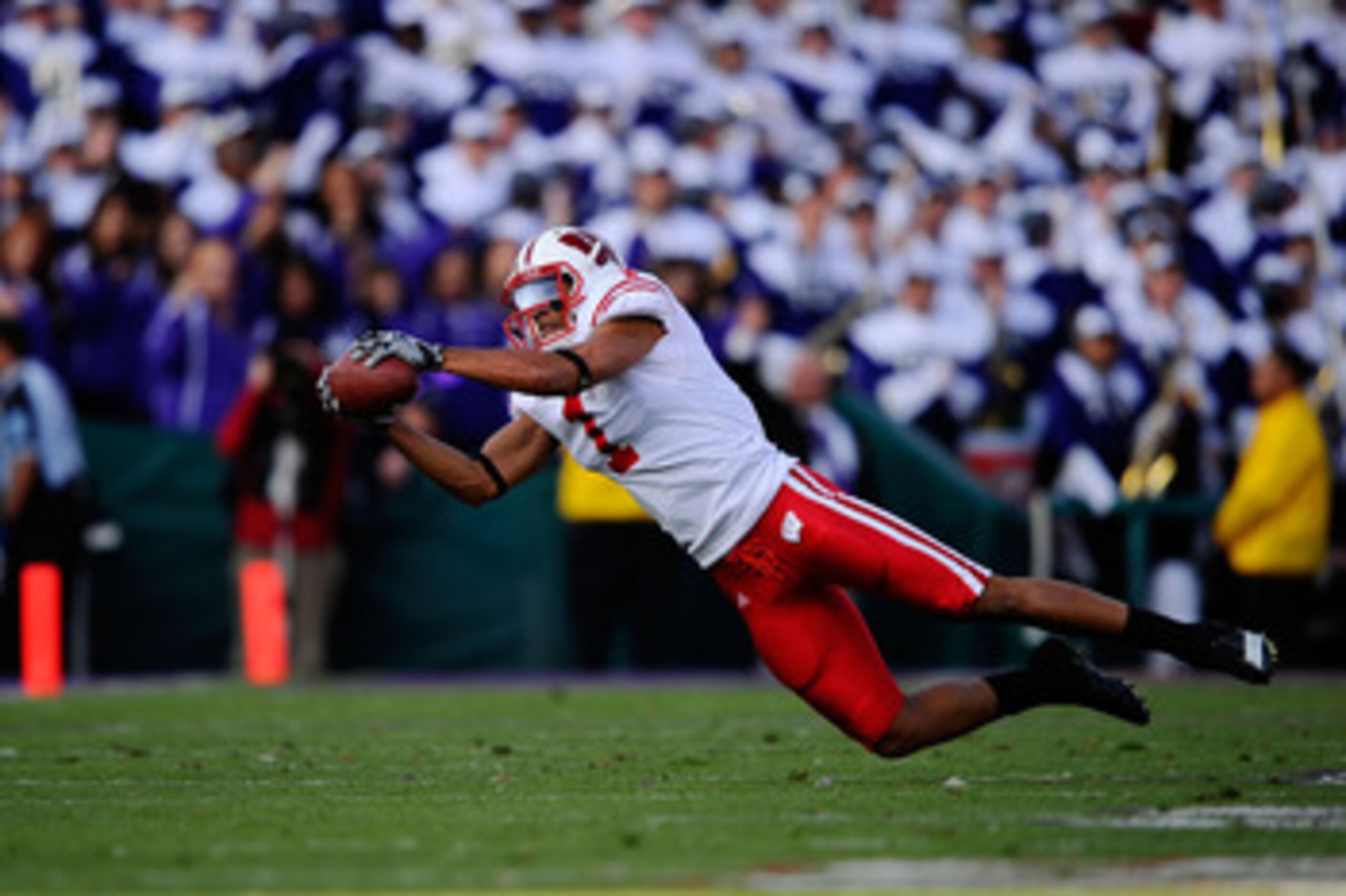 PASADENA, CA - JANUARY 01: Wide receiver Nick Toon #1 of the Wisconsin Badgers makes a catch against the TCU Horned Frogs during the 97th Rose Bowl game on January 1, 2011 in Pasadena, California. (Photo by Kevork Djansezian/Getty Images) PASADENA, CA - JANUARY 01: Wide receiver Nick Toon #1 of the Wisconsin Badgers makes a catch against the TCU Horned Frogs during the 97th Rose Bowl game on January 1, 2011 in Pasadena, California. (Photo by Kevork Djansezian/Getty Images)