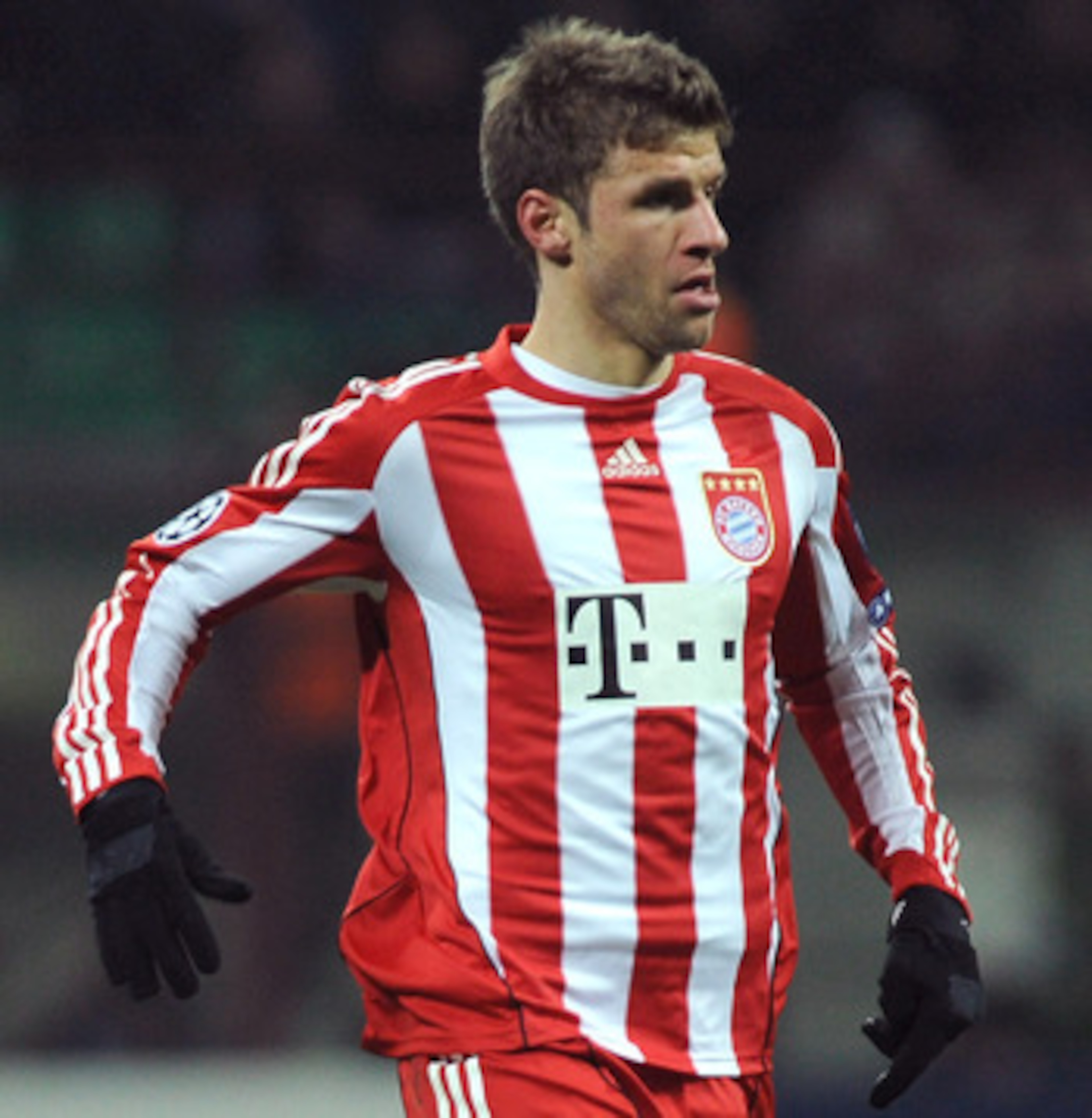 MILAN, ITALY - FEBRUARY 23:  Thomas Muller of FC Bayern Muenchen in action during the UEFA Champions League round of 16 first leg match between Inter Milan v FC Bayern Muenchen on February 23, 2011 in Milan, Italy.  (Photo by Valerio Pennicino/Getty Image