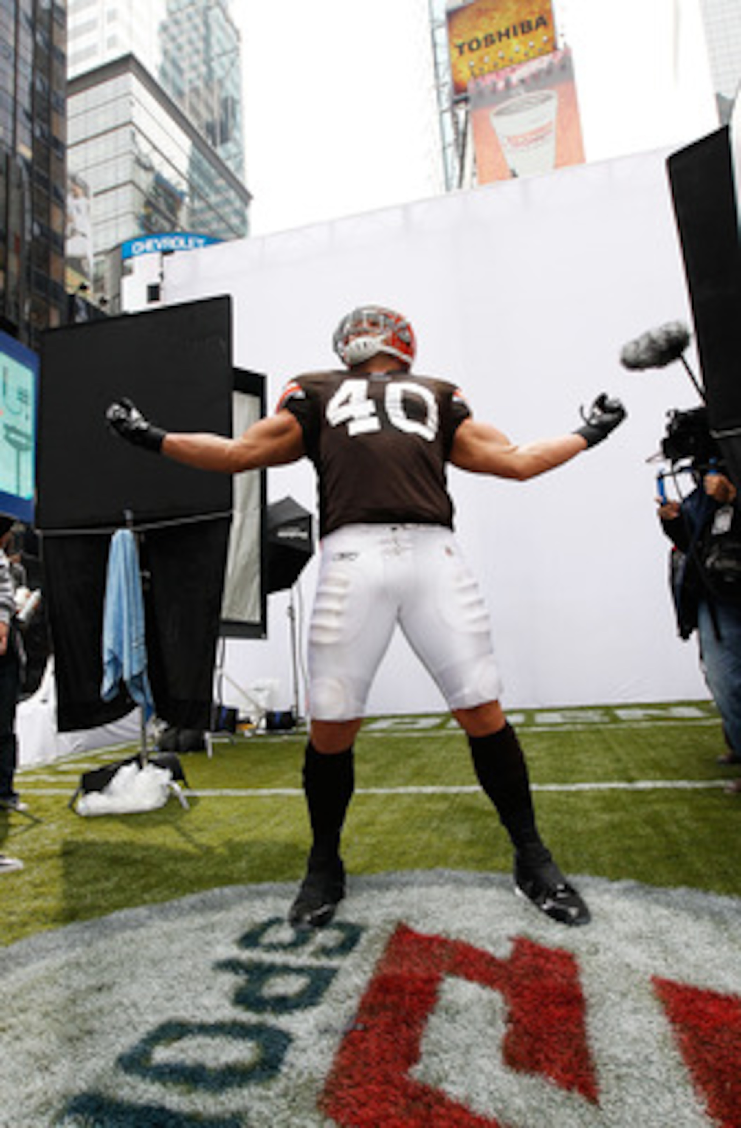 NEW YORK - APRIL 28:  Peyton Hillis #40 of the Cleveland Browns participates in a photo shoot for the cover of EA Sports Madden NFL 12 on April 28, 2011 in Time Square, New York City  (Photo by Mike Stobe/Getty Images for EA Sports)