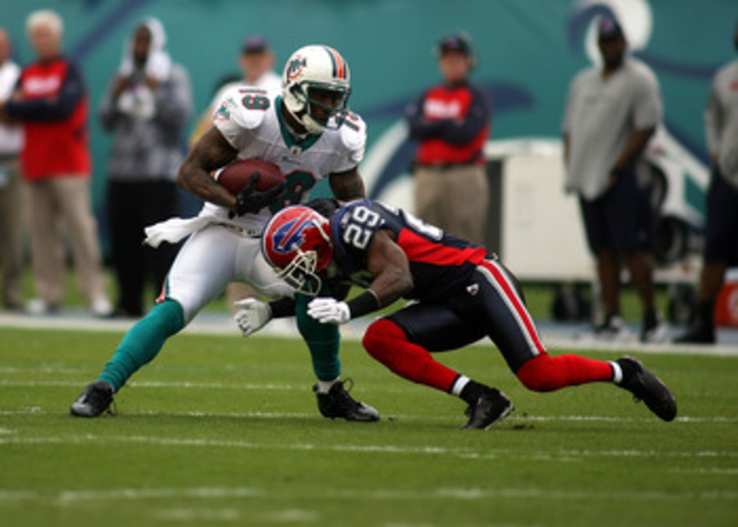 MIAMI - DECEMBER 19:  Receiver Brandon Marshall #19 of the Miami Dolphins makes a catch against the Buffalo Bills at Sun Life Stadium on December 19, 2010 in Miami, Florida. The Bills defeated the Dolphins 17-14.  (Photo by Marc Serota/Getty Images)