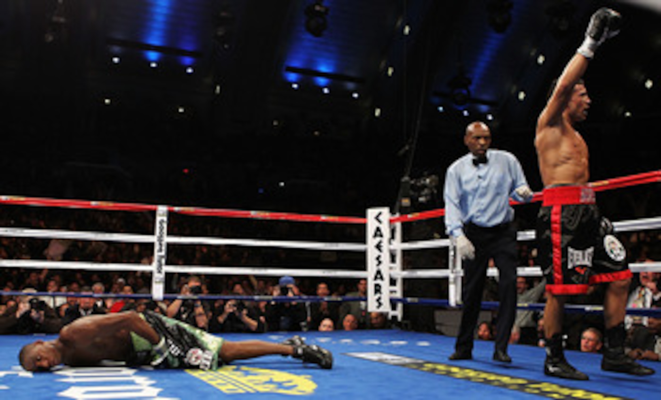 ATLANTIC CITY, NJ - NOVEMBER 20:  Sergio Martinez celebrates after knocking out Paul Williams in the second round of their Middleweight Championship fight on November 20, 2010 at The Boardwalk Hall in Atlantic City, New Jersey.  (Photo by Al Bello/Getty I