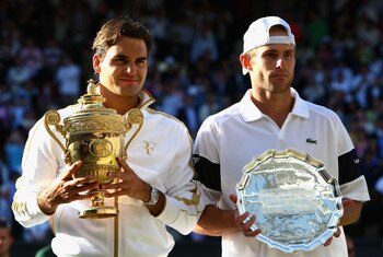 WIMBLEDON, ENGLAND - JULY 05:  Roger Federer of Switzerland and Andy Roddick of USA pose for photographers after the men's singles final match against  on Day Thirteen of the Wimbledon Lawn Tennis Championships at the All England Lawn Tennis and Croquet C