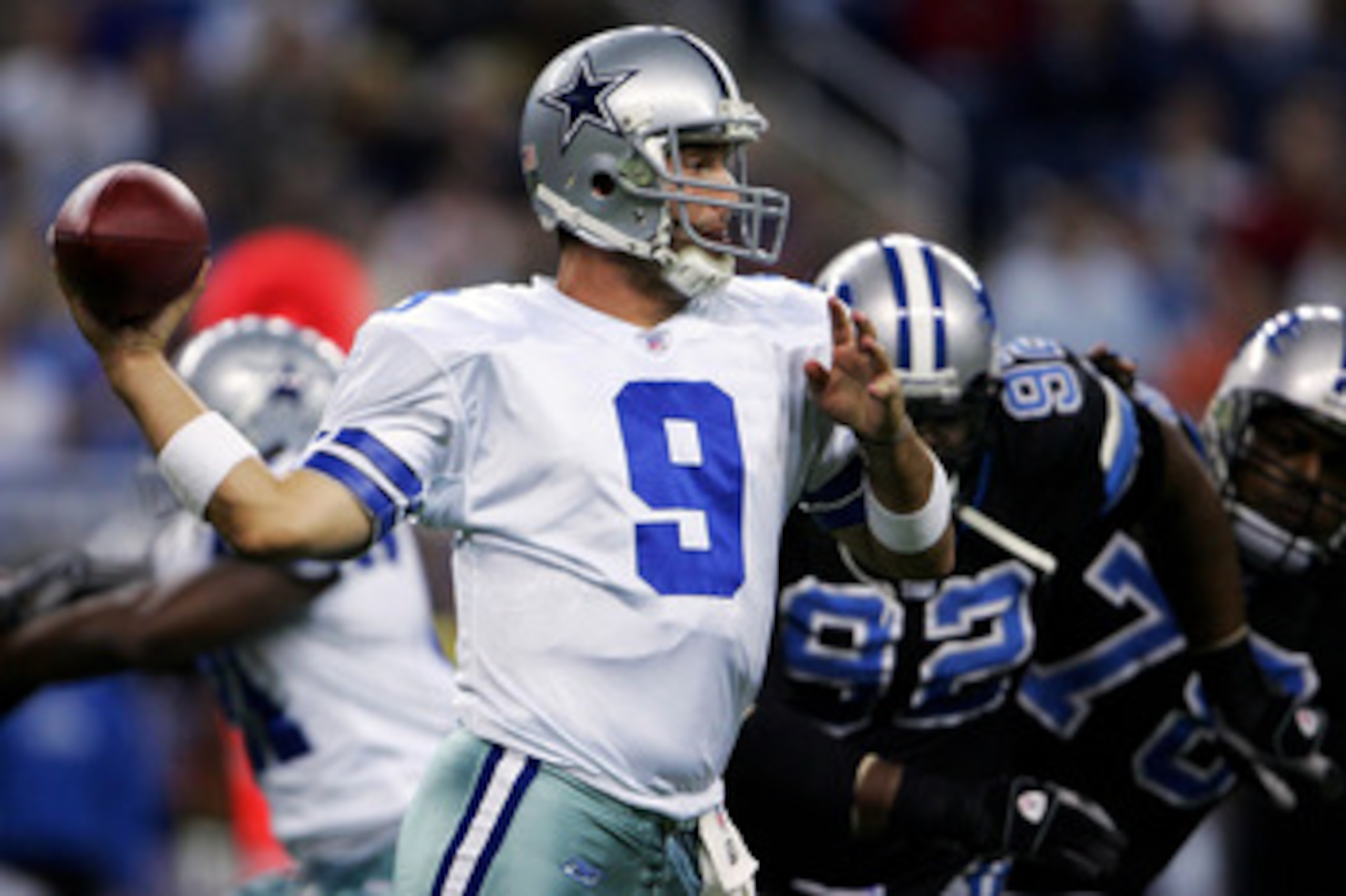 DETROIT - DECEMBER 09:  Quarterback Tony Romo #9 of the Dallas Cowboys looks to pass against the Detroit Lions on December 9, 2007 at Ford Field in Detroit, Michigan.  (Photo by Chris McGrath/Getty Images)