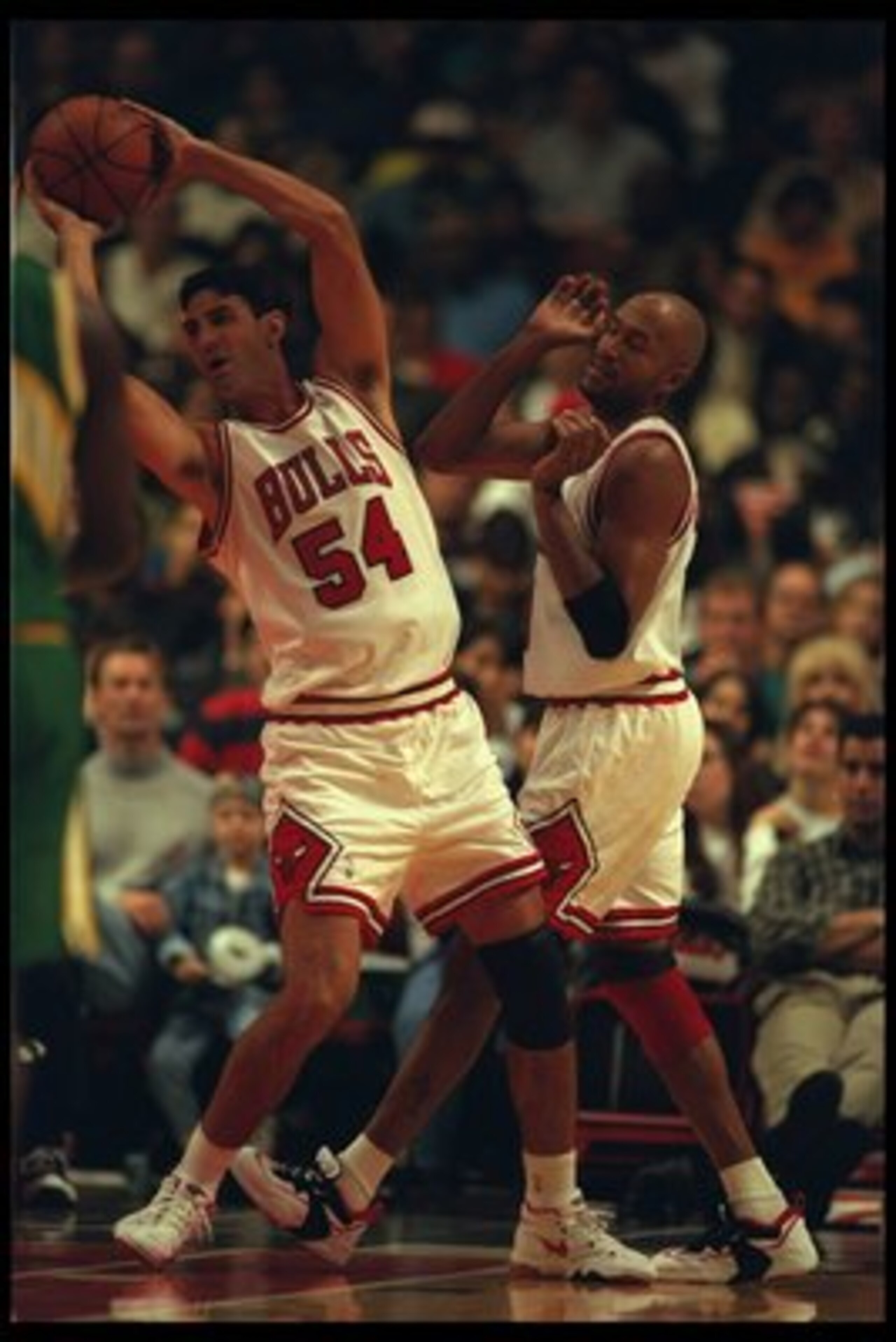 21 Oct 1995:  Jack Haley #54 bends to find an open Chicago Bull with teammate Ron Harper #9 behind him at the United Center in Chicago, Illinois, during the game against the Seattle Supersonics.  The Bulls defeated the Supersonics 101-97.  Mandatory Credi
