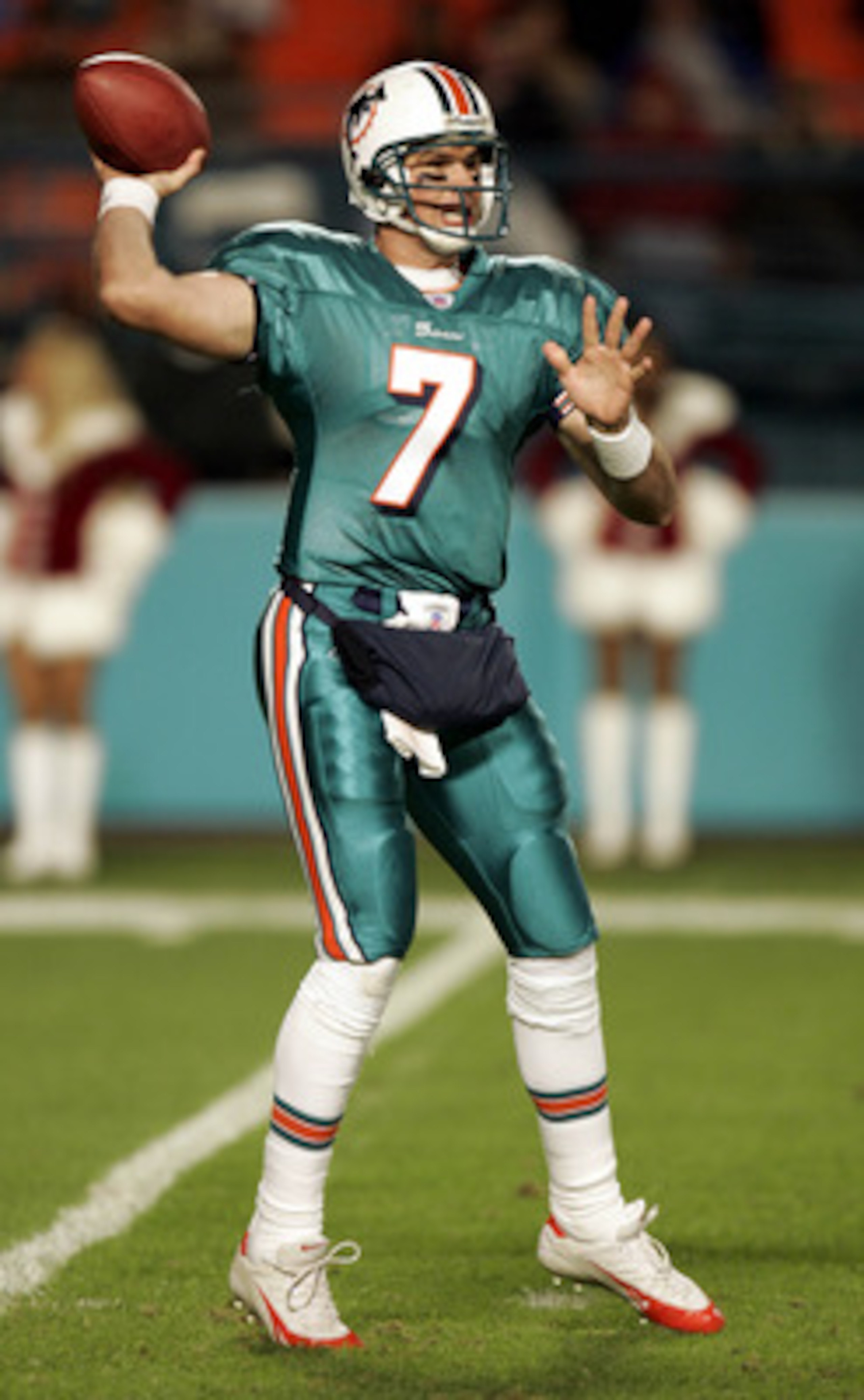 MIAMI - DECEMBER 26: Quarterback A.J. Feeley #7 of the Miami Dolphins looks to pass against the Cleveland Browns at Pro Player Stadium on December 26, 2004 in Miami, Florida. (Photo by Eliot J. Schechter/Getty Images)