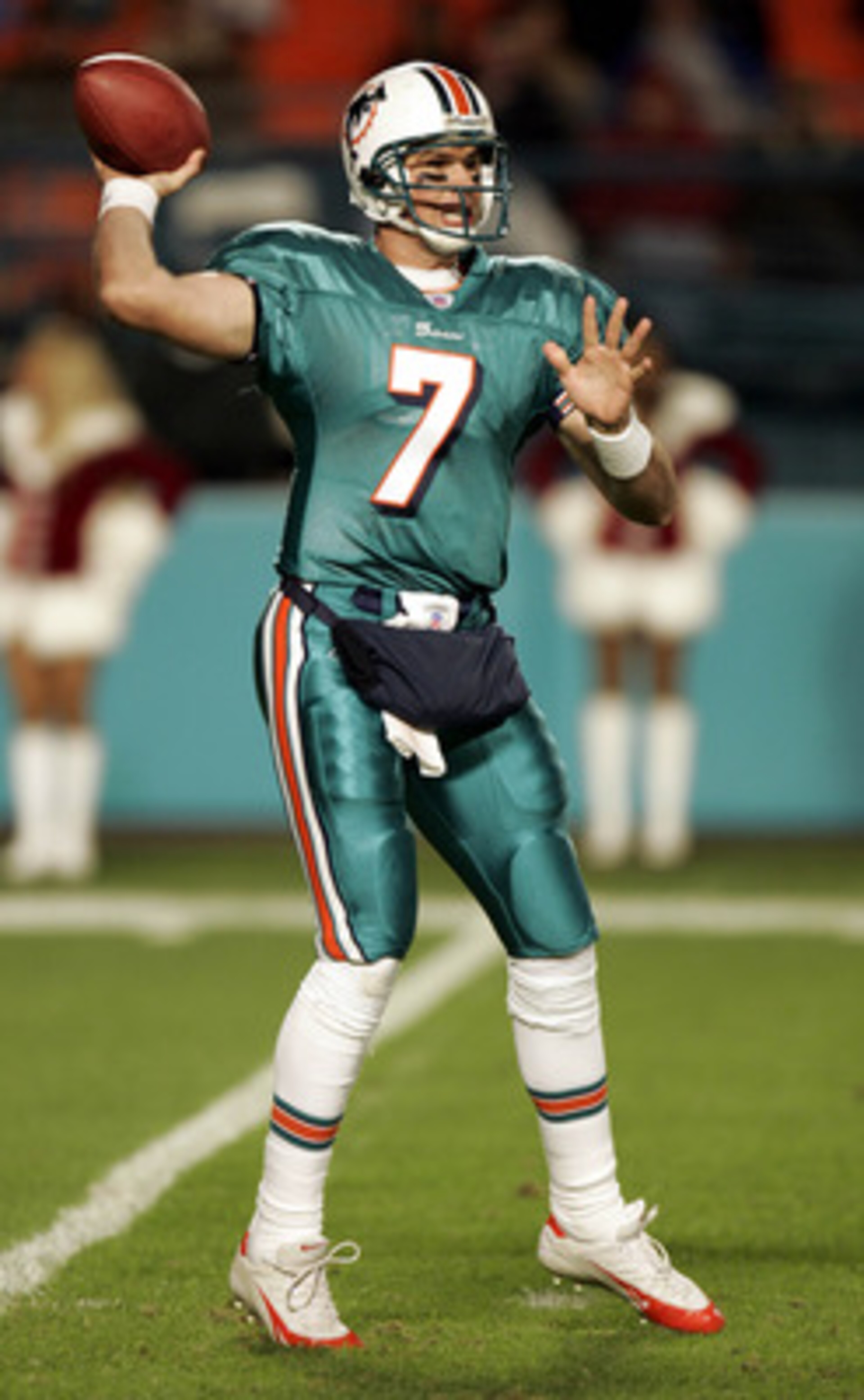 MIAMI - DECEMBER 26: Quarterback A.J. Feeley #7 of the Miami Dolphins looks to pass against the Cleveland Browns at Pro Player Stadium on December 26, 2004 in Miami, Florida. (Photo by Eliot J. Schechter/Getty Images)