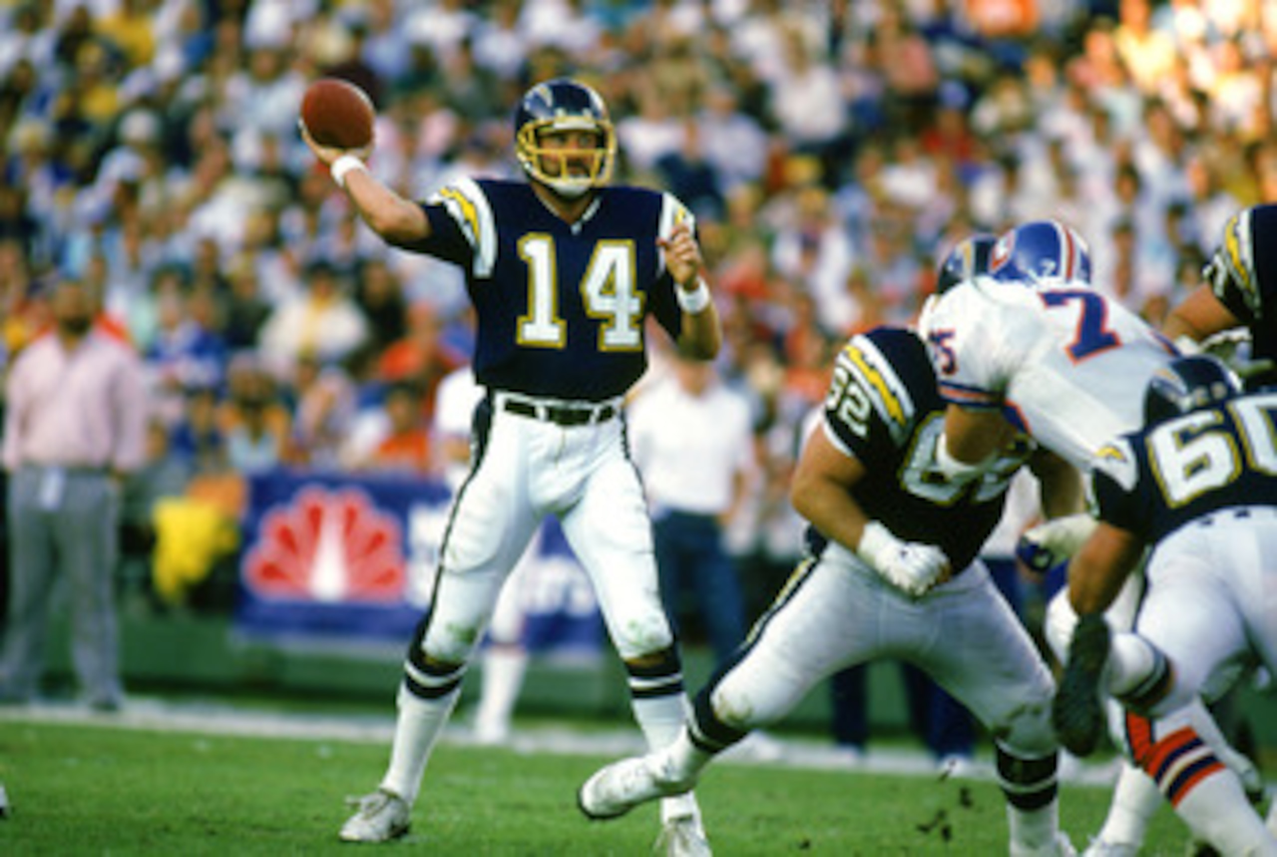 SAN DIEGO -1986: Dan Fouts #14 of the San Diego Chargers passes during a 1986 NFL season game at Jack Murphy Stadium in San Diego, California. ( Photo by: Stephen Dunn/Getty Images)
