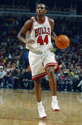 CHICAGO - MARCH 29:  Trenton Hassell #44 of the Chicago Bulls moves the ball during the game against the Sacramento Kings at the United Center on March 29, 2003 in Chicago, Illinois.  The Kings won 107-92.  NOTE TO USER: User expressly acknowledges and ag