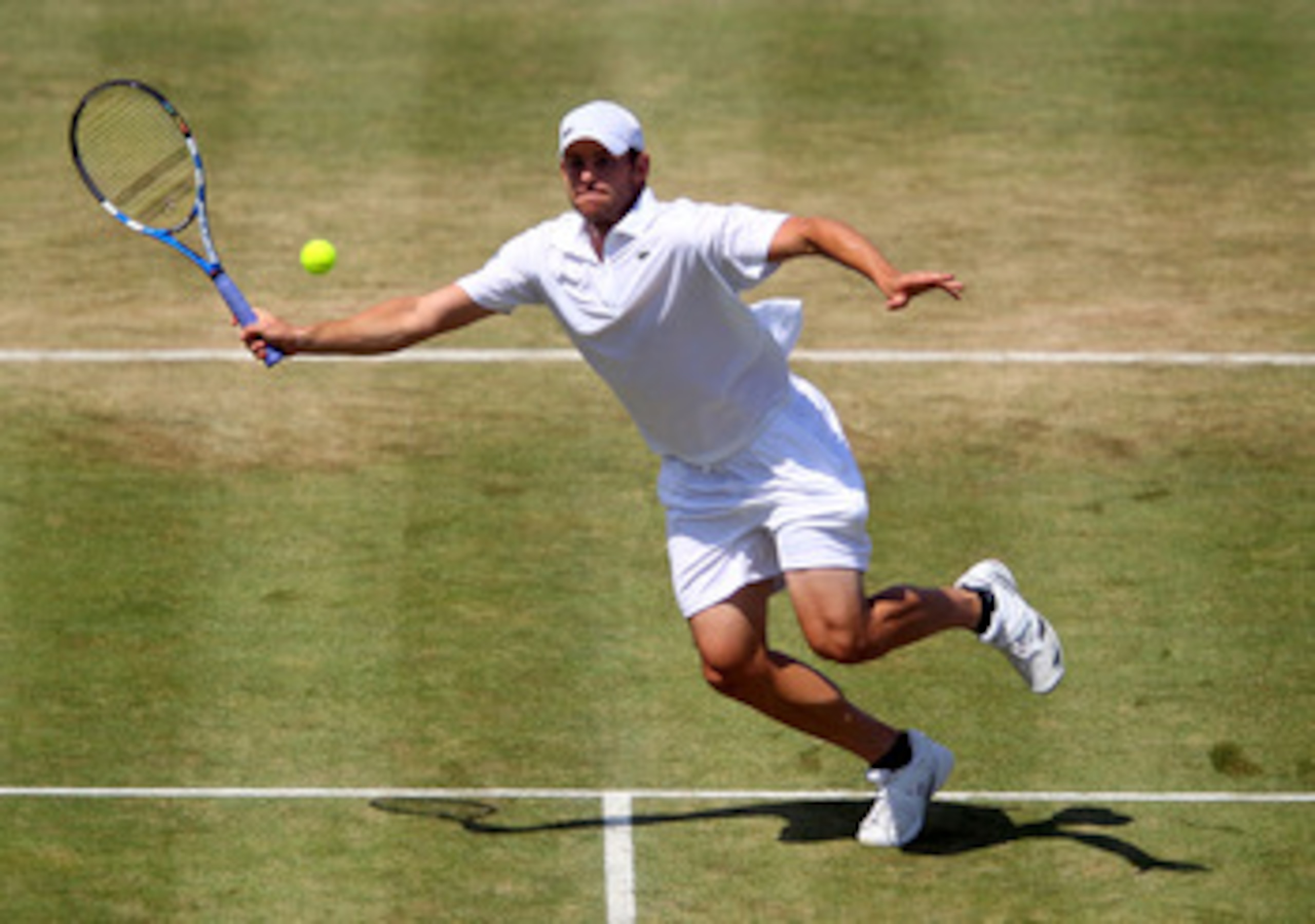 LONDON, ENGLAND - JUNE 11:  Andy Roddick of the United States returns a shot during his Men's Singles semi final match against Andy Murray of Great Britain on day six of the AEGON Championships at Queens Club on June 11, 2011 in London, England.  (Photo b