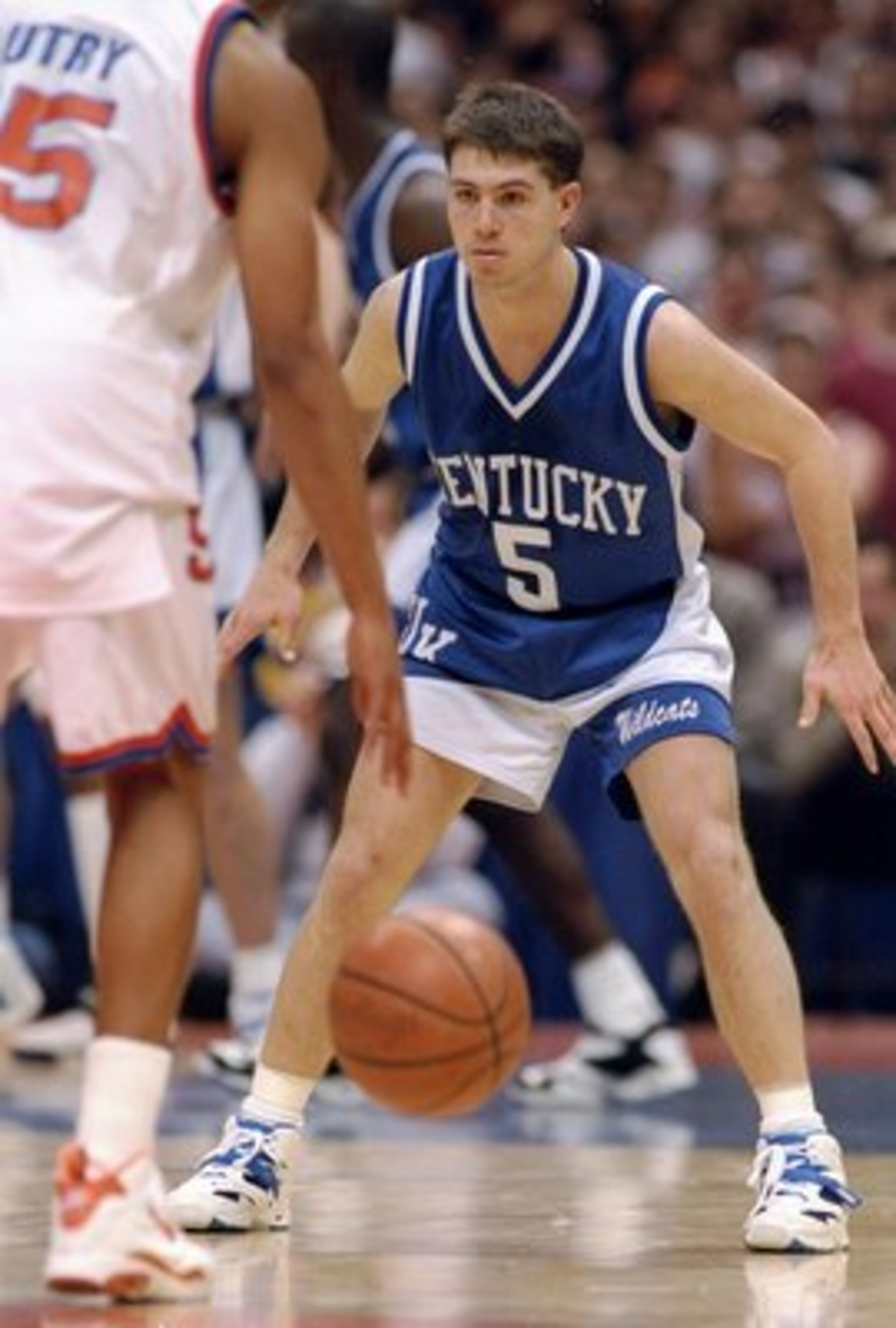12 Feb 1994:  Travis Ford of the Kentucky Wildcats moves the ball during a game against the Syracuse Orangemen.  Syracuse won the game, 93-85. Mandatory Credit: Jed Jacobsohn  /Allsport