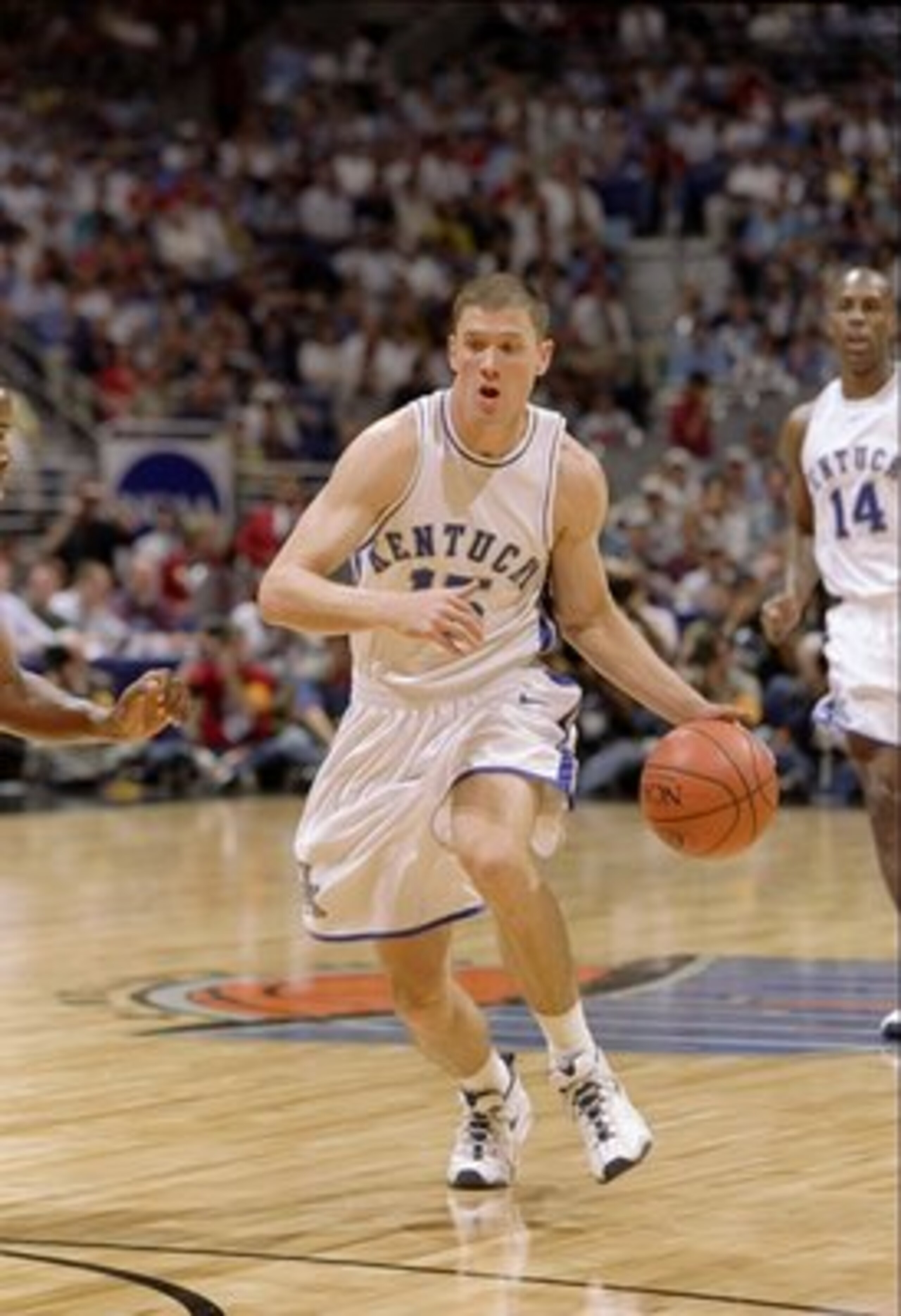 28 Mar 1998:  Jeff Sheppard #15 of the Kentucky Wildcats moves the ball down the court during an NCAA Final Four semi final game against the Stanford Cardinals at the Alamodome in San Antonio, Texas. Kentucky defeated  Stanford 86-85.  Mandatory Credit: T