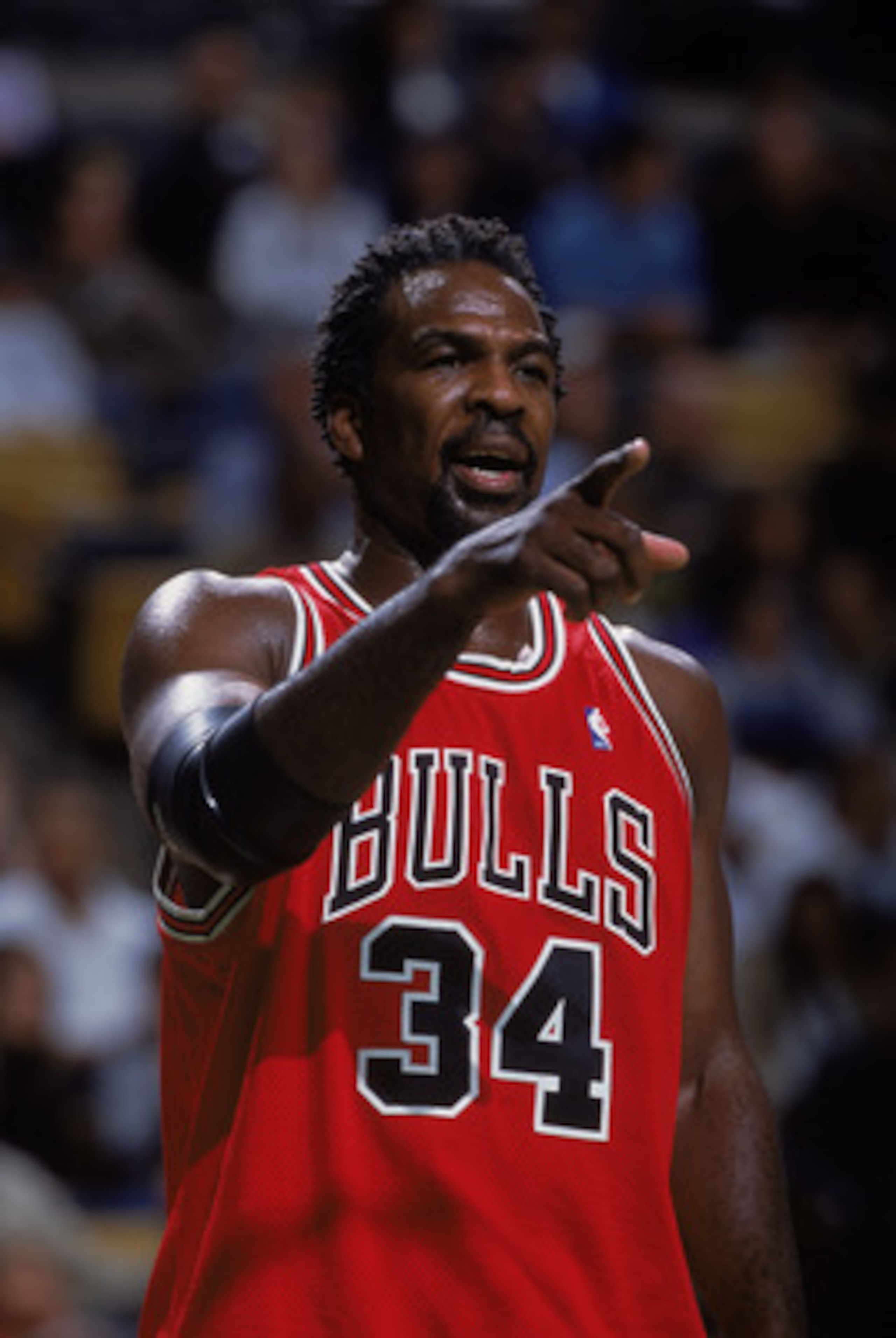 2 Nov 2001:  Forward Charles Oakley #34 of the Chicago Bulls points his finger during the NBA game against the Boston Celtics at the FleetCenter in Boston, Massachusetts.  The Celtics defeated the Bulls 96-82.  NOTE TO USER: User expressly acknowledges an