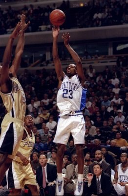 3 Dec 1996:  Guard Derek Anderson of the Kentucky Wildcats shoots the ball during a game of the Great 8 Tournament against the Purdue Boilermakers at the United Center in Chicago, Illinois.  Kentucky won the game, 101-87. Mandatory Credit: Jonathan Daniel
