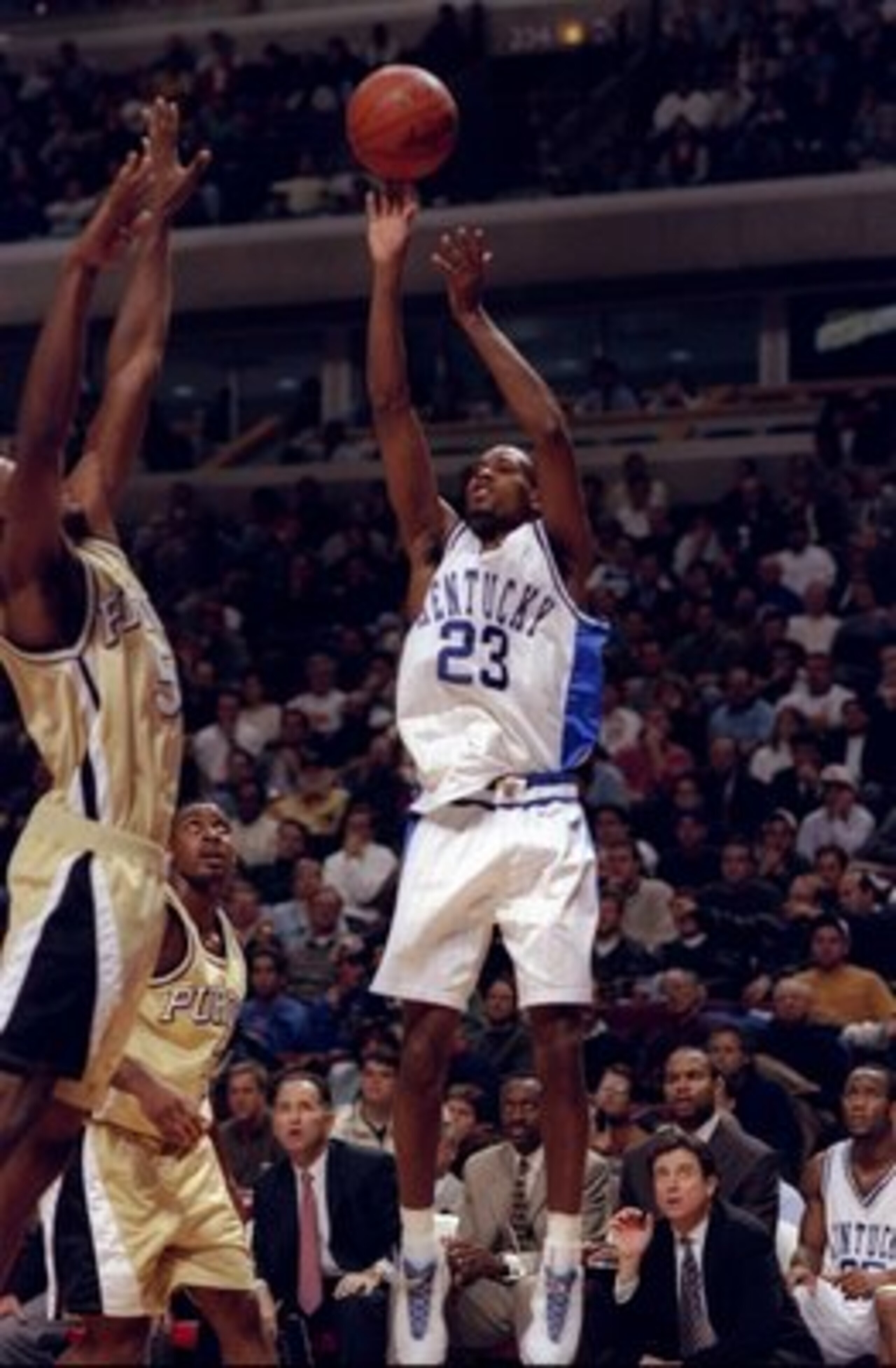 3 Dec 1996:  Guard Derek Anderson of the Kentucky Wildcats shoots the ball during a game of the Great 8 Tournament against the Purdue Boilermakers at the United Center in Chicago, Illinois.  Kentucky won the game, 101-87. Mandatory Credit: Jonathan Daniel