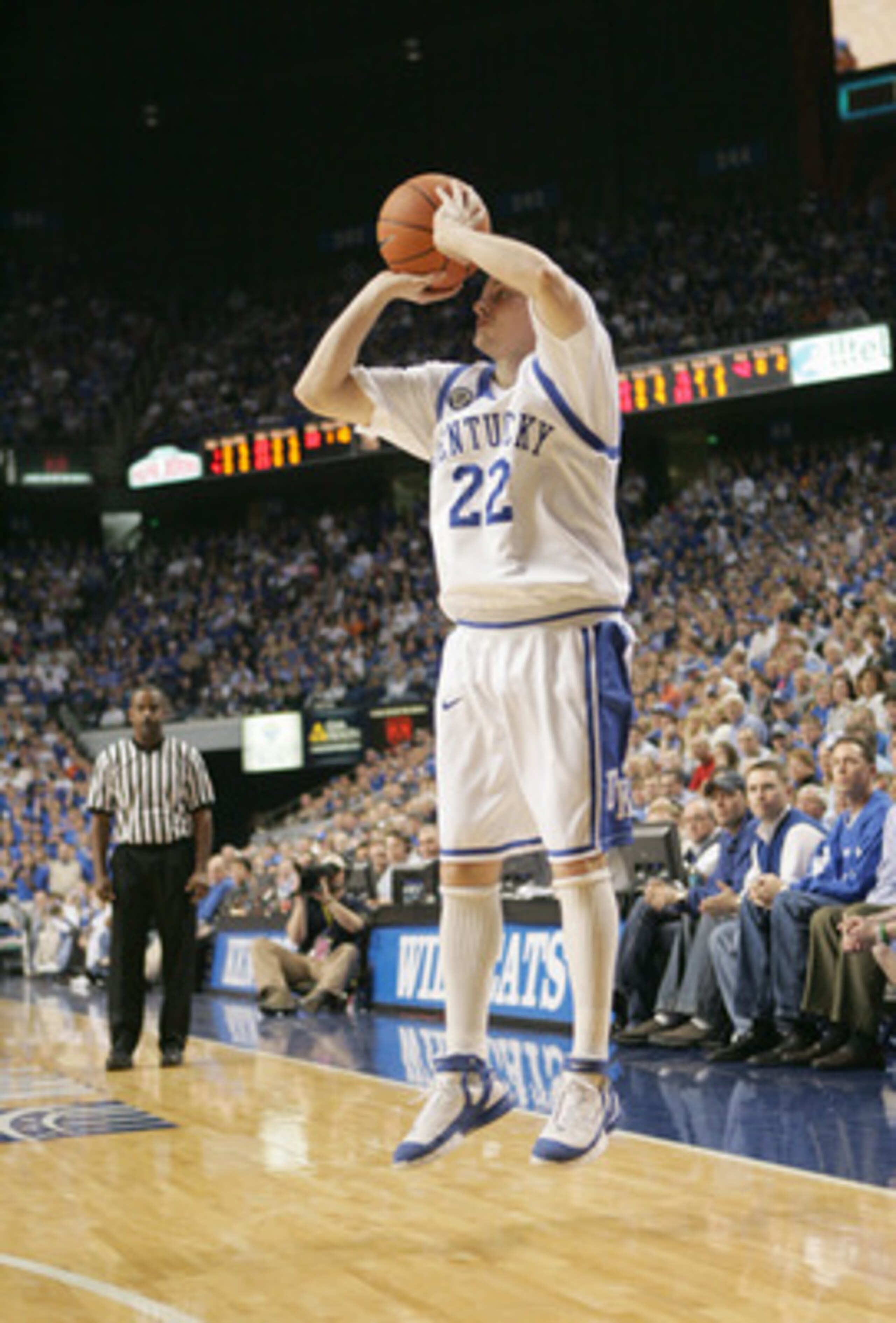 LEXINGTON, KY - MARCH 05: Patrick Sparks #22 of the Kentucky Wildcats makes a jump shot against the Florida Gators on March 5, 2005 at Rupp Arena in Lexington, Kentucky. The Gators won 79-64 .  (Photo by Andy Lyons/Getty Images)