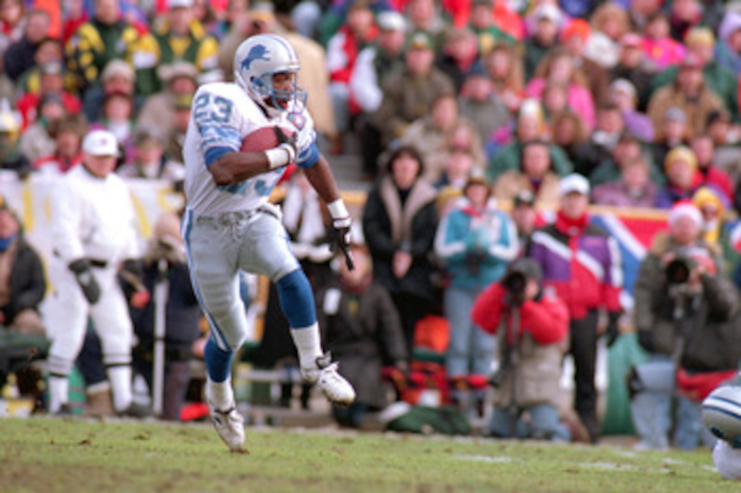 GREEN BAY, WI - DECEMBER 31:  Running Back Mel Gray #23 of Detroit Lions rushes for yards against the Green Bay Packer at Lambeau Field on December 31, 1995 in Green Bay, Wisconsin.  The Packers won 16-12.  (Photo by Todd Rosenberg/Getty Images)