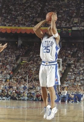 29 Mar 1997:  Guard Anthony Epps of the Kentucky Wildcats shoots the ball during an NCAA Final Four game against the Minnesota Golden Gophers at the RCA Dome in Indianapolis, Indiana. Kentucky won the game 78 - 69. Mandatory Credit: Brian Bahr  /Allsport