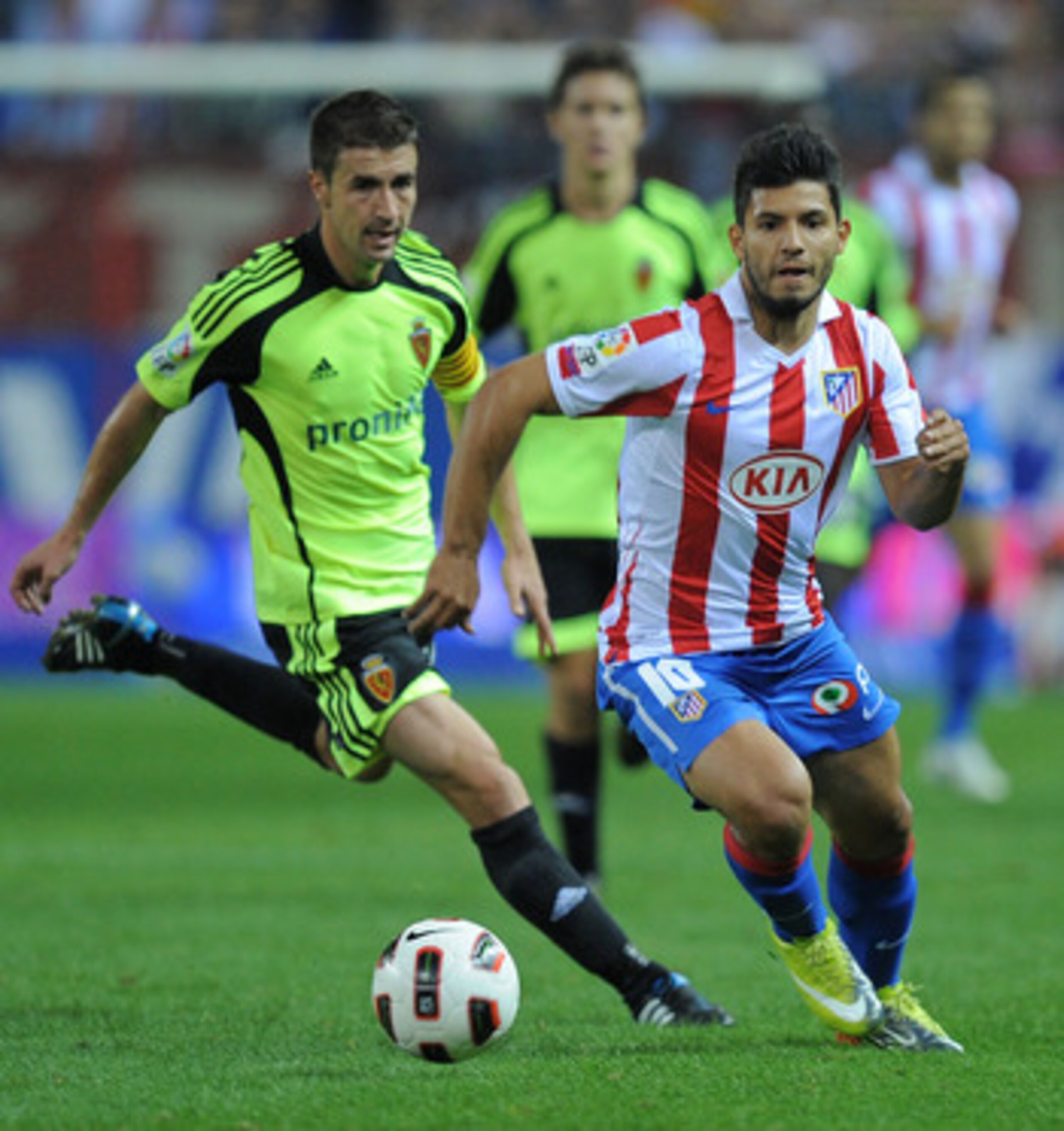 MADRID, SPAIN - SEPTEMBER 26: Sergio Aguero (R) of Atletico Madrid in action during the La Liga match between Atletico Madrid and Real Zaragoza at the Vicente Calderon stadium on September 26, 2010 in Madrid, Spain. (Photo by Denis Doyle/Getty Images) MADRID, SPAIN - SEPTEMBER 26: Sergio Aguero (R) of Atletico Madrid in action during the La Liga match between Atletico Madrid and Real Zaragoza at the Vicente Calderon stadium on September 26, 2010 in Madrid, Spain. (Photo by Denis Doyle/Getty Images)