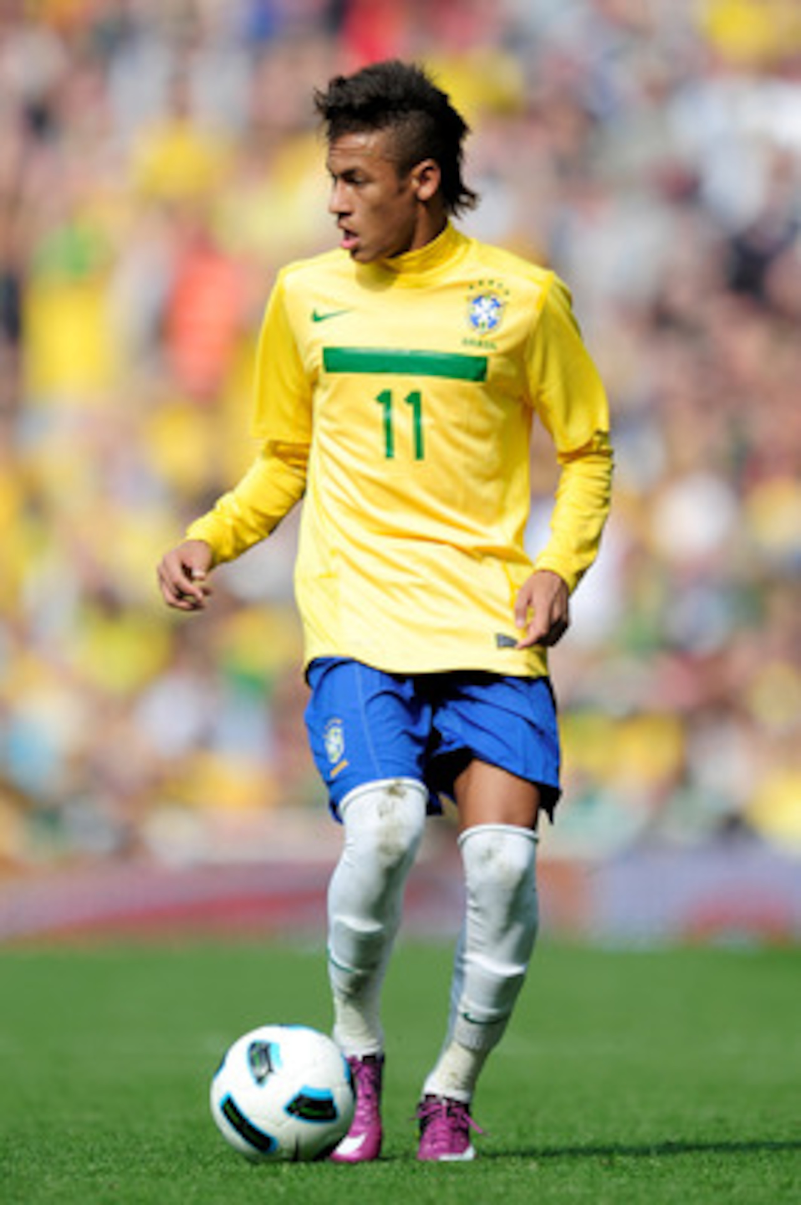 LONDON, ENGLAND - MARCH 27: Neymar of Brazil on the ball during the International friendly match between Brazil and Scotland at Emirates Stadium on March 27, 2011 in London, England. (Photo by Jamie McDonald/Getty Images) LONDON, ENGLAND - MARCH 27: Neymar of Brazil on the ball during the International friendly match between Brazil and Scotland at Emirates Stadium on March 27, 2011 in London, England. (Photo by Jamie McDonald/Getty Images)