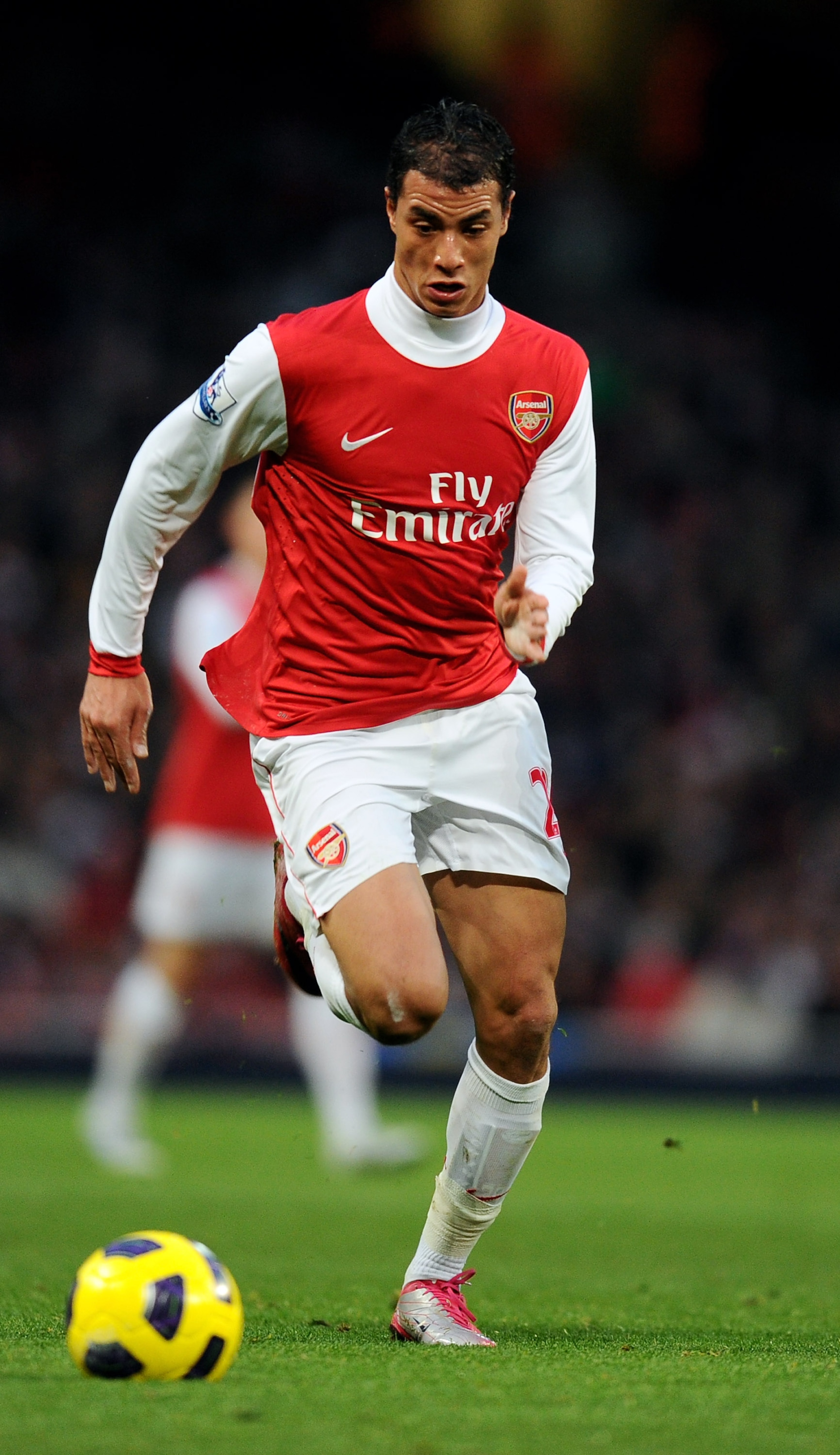 LONDON, ENGLAND - DECEMBER 04: Marouane Chamakh of Arsenal in action during the Barclays Premier League match between Arsenal and Fulham at the Emirates Stadium on December 4, 2010 in London, England. (Photo by Mike Hewitt/Getty Images) LONDON, ENGLAND - DECEMBER 04: Marouane Chamakh of Arsenal in action during the Barclays Premier League match between Arsenal and Fulham at the Emirates Stadium on December 4, 2010 in London, England. (Photo by Mike Hewitt/Getty Images)