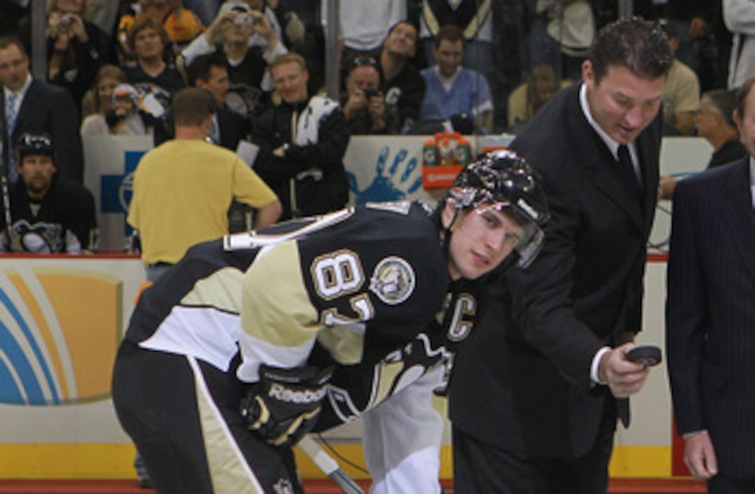 PITTSBURGH - OCTOBER 07: Team owner Mario Lemieux of the Pittsburgh Penguins drops the puck between Sidney Crosby #87 and Mike Richards #18 of the Philadelphia Flyers as NHL commissioner Gary Bettman looks on prior to the arena opening game at the Conso PITTSBURGH - OCTOBER 07: Team owner Mario Lemieux of the Pittsburgh Penguins drops the puck between Sidney Crosby #87 and Mike Richards #18 of the Philadelphia Flyers as NHL commissioner Gary Bettman looks on prior to the arena opening game at the Conso