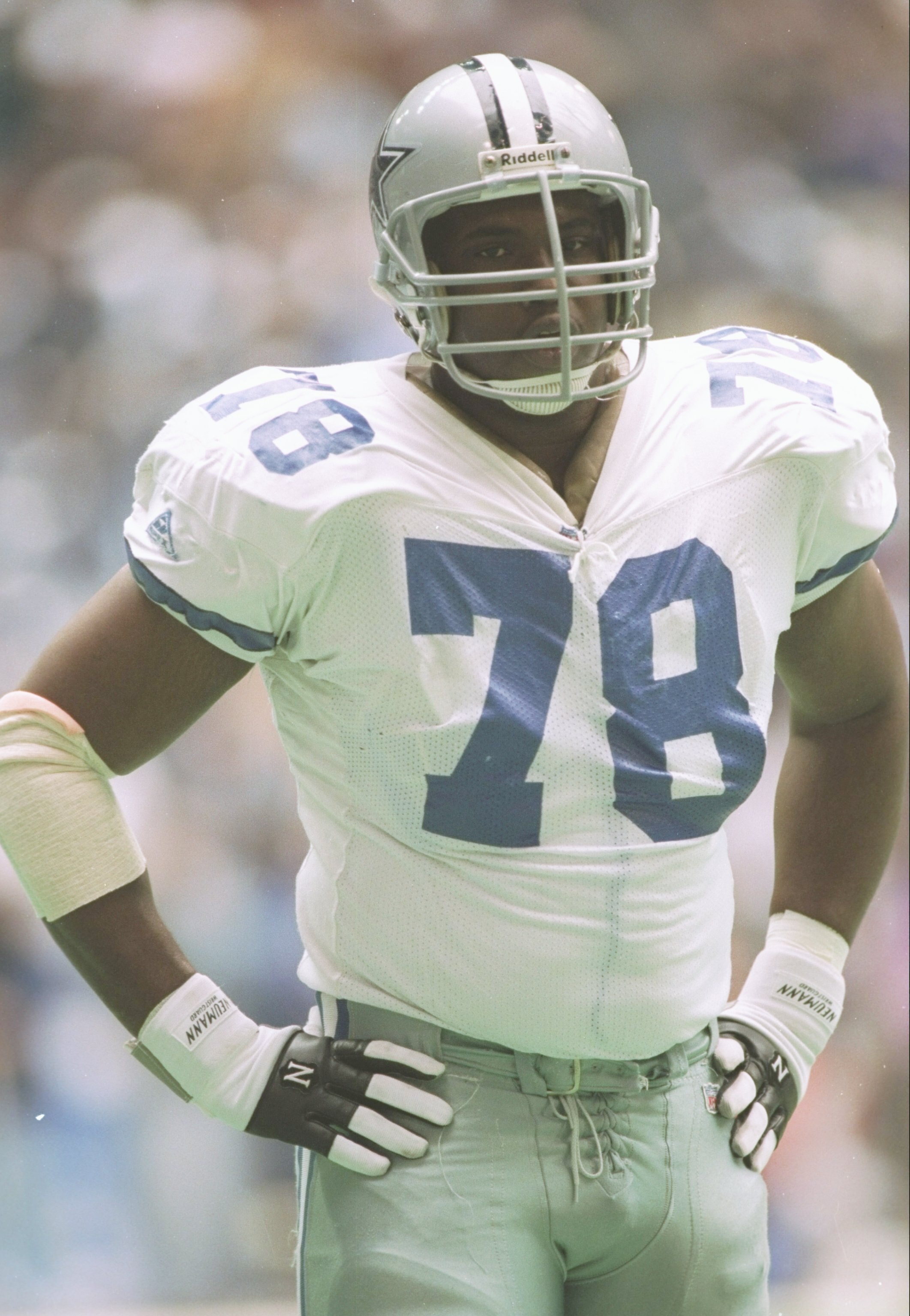 23 Jan 1994:  Defensive lineman Leon Lett of the Dallas Cowboys looks on during a playoff game against the San Francsico 49ers at Texas Stadium in Irving, Texas.  The Cowboys won the game, 38-21. Mandatory Credit: Stephen Dunn  /Allsport