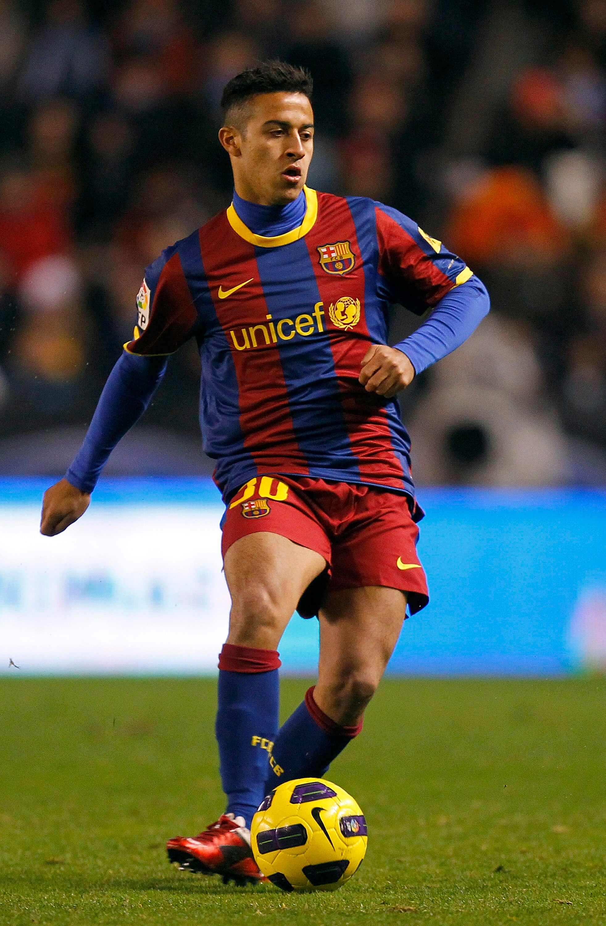 A CORUNA, SPAIN - JANUARY 08: Thiago Alcantara of Barcelona in action during the La Liga match between Deportivo La Coruna and Barcelona at Riazor Stadium on January 8, 2011 in La Coruna, Spain. (Photo by Angel Martinez/Getty Images)