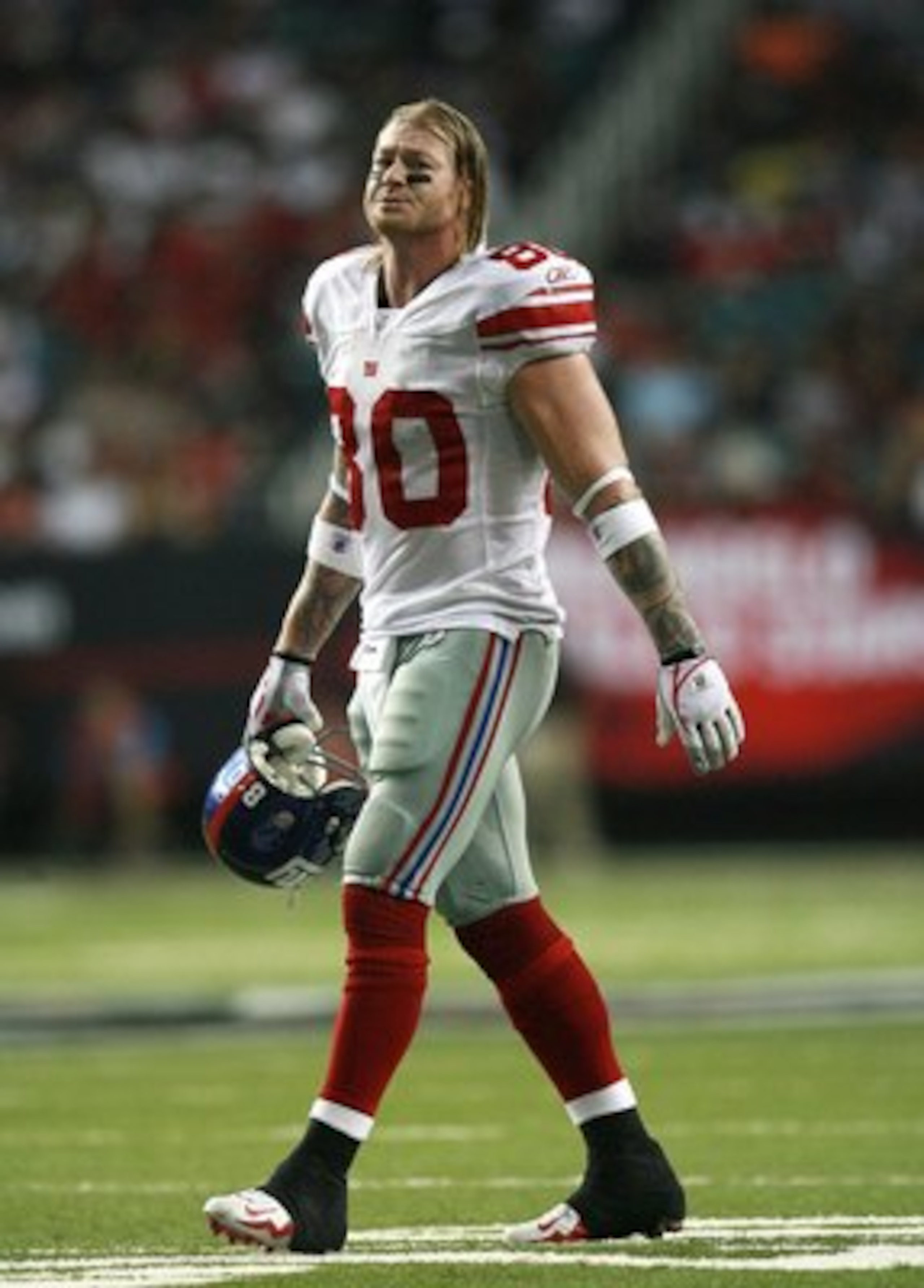 ATLANTA - OCTOBER 15:  Tight end Jeremy Shockey #80 of the New York Giants walks back onto the field after a time-out while taking on the Atlanta Falcons at Georgia Dome on October 15, 2007 in Atlanta, Georgia. The Giants defeated the Falcons 31-10 for th