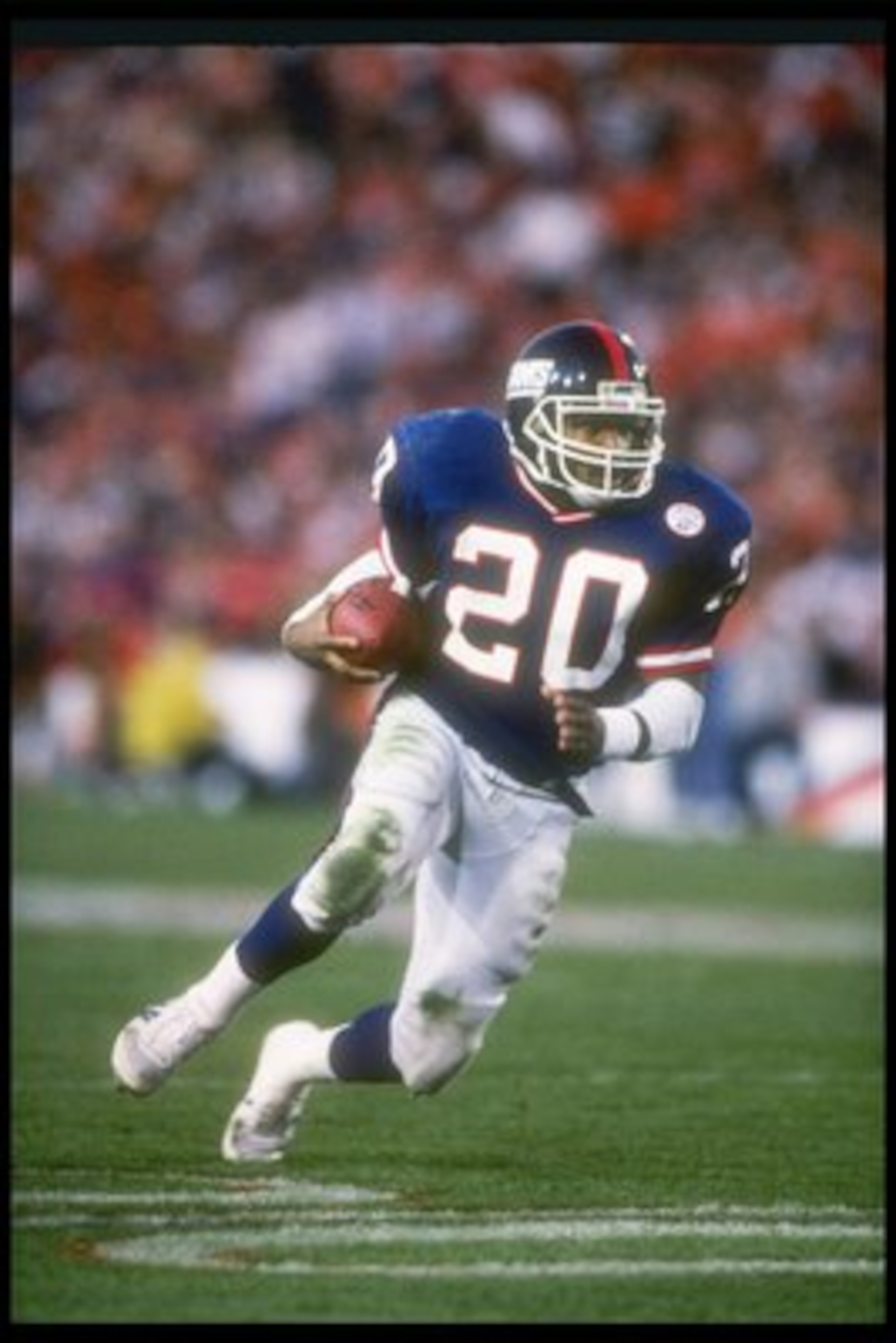 25  Jan 1987:  Running back Joe Morris of the New York Giants races down the field during Super Bowl  XXI against the Denver Broncos at the Rose Bowl in Pasadena, California.  The Giants won the game 39-20.   Mandatory Credit: Mike Powell  /Allsport
