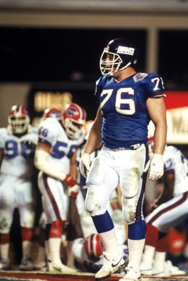 TAMPA, FL - JANUARY 27:  Offensive tackle Jumbo Elliott #76 of the New York Giants stands on the field against the Buffalo Bills during Super Bowl XXV at Tampa Stadium on January 27, 1991 in Tampa, Florida. The Giants defeated the Bills 20-19.  (Photo by