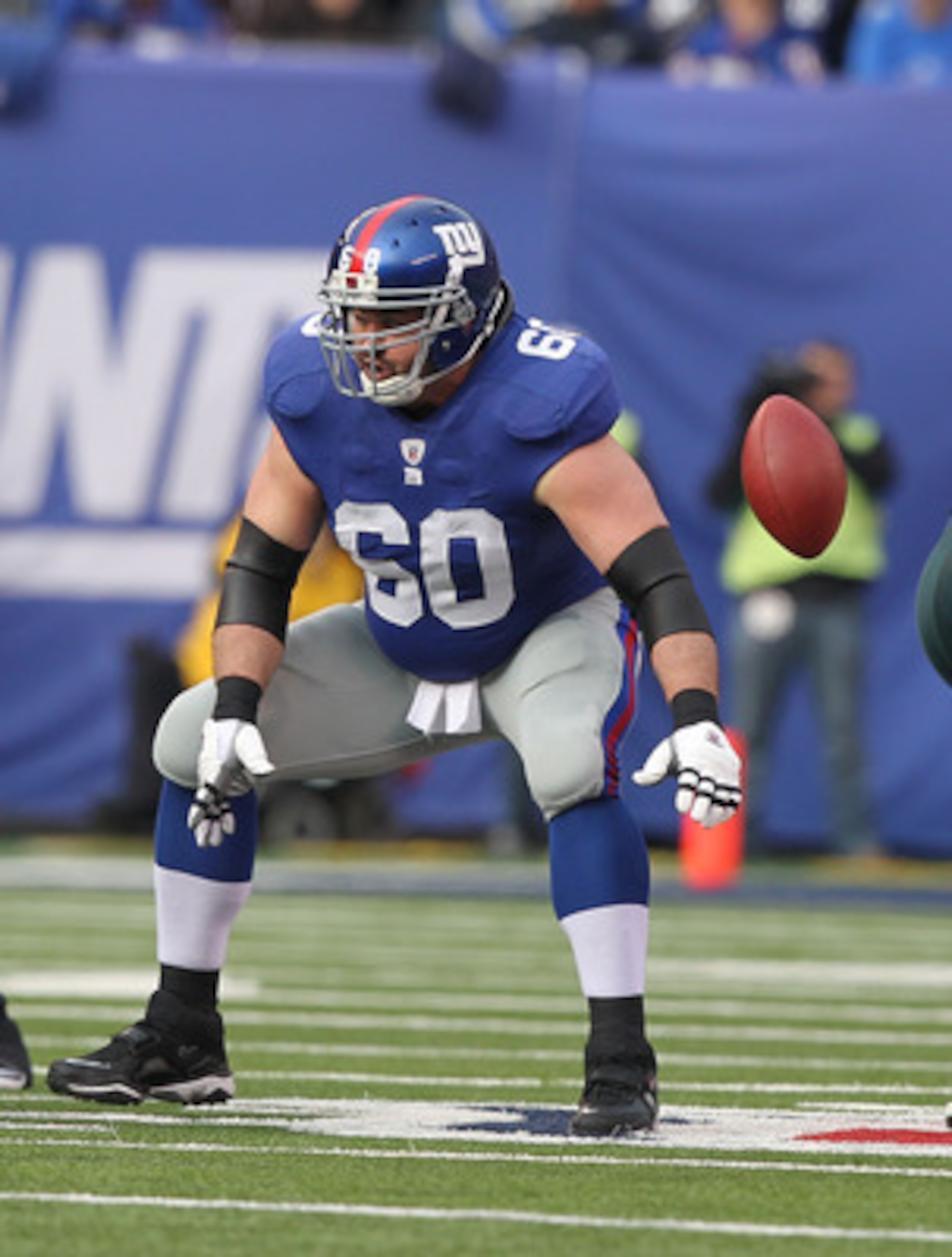 EAST RUTHERFORD, NJ - DECEMBER 19:  Shaun O'Hara #60 of the New York Giants in action against the Philadelphia Eagles during their game on December 19, 2010 at The New Meadowlands Stadium in East Rutherford, New Jersey.  (Photo by Al Bello/Getty Images)