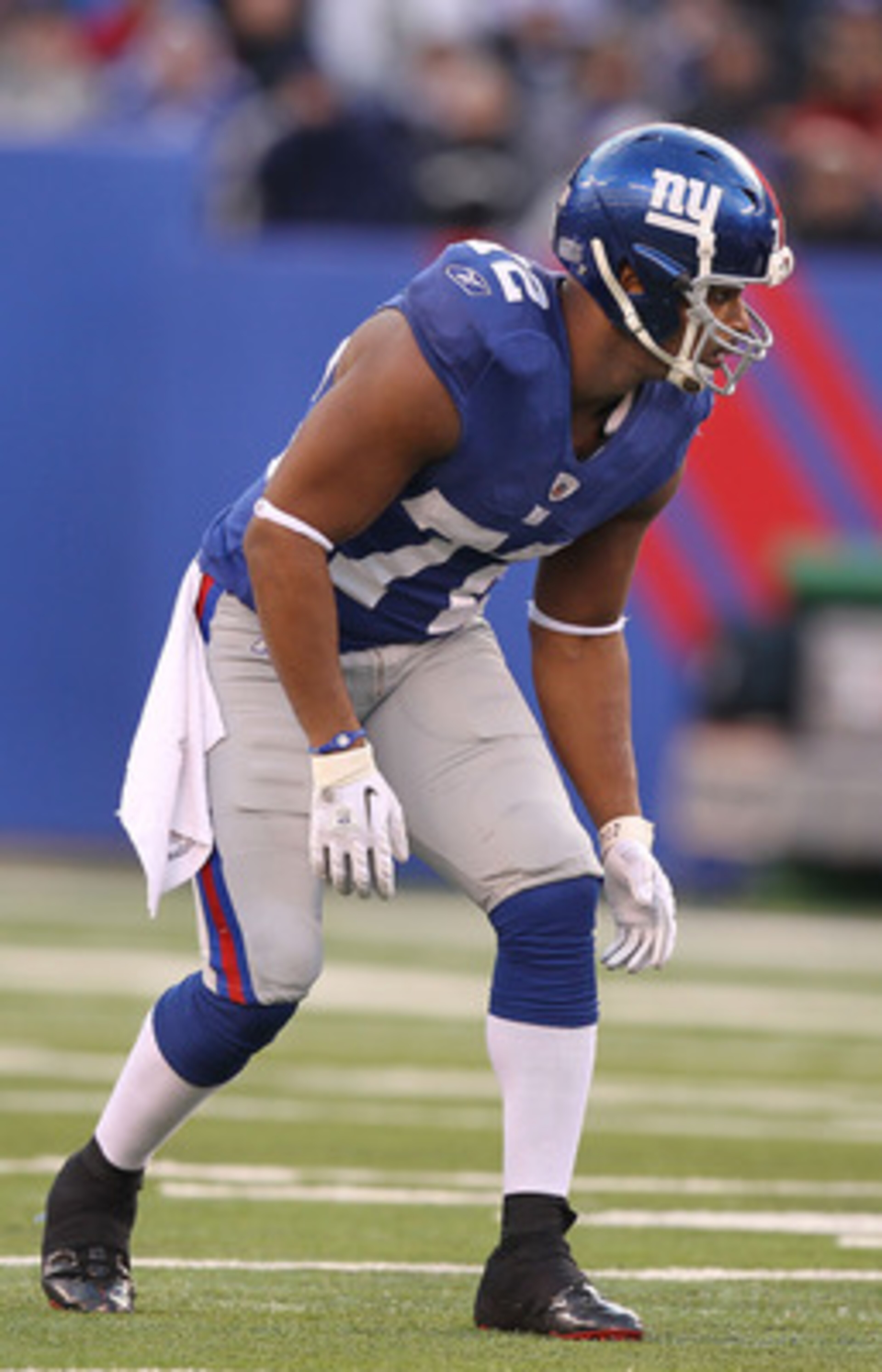 EAST RUTHERFORD, NJ - NOVEMBER 28:  Osi Umenyiora #72 of the New York Giants in action against the Jacksonville Jaguars during their game on November 28, 2010 at The New Meadowlands Stadium in East Rutherford, New Jersey.  (Photo by Al Bello/Getty Images)