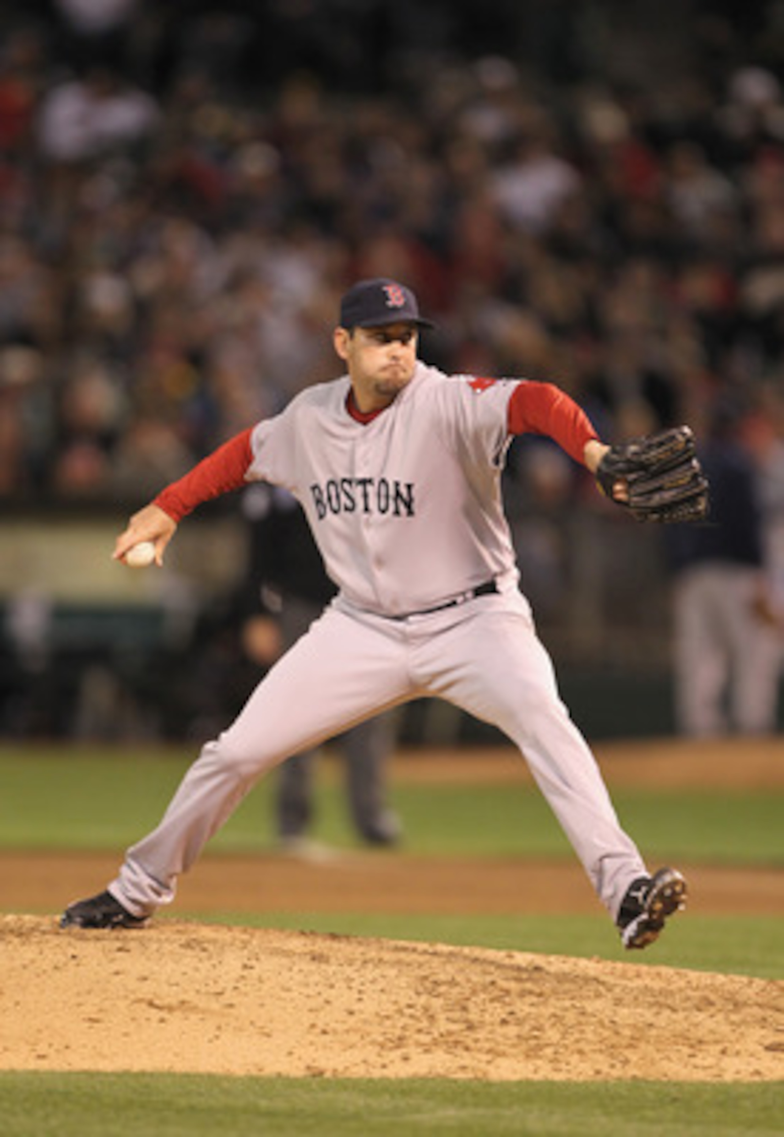 OAKLAND, CA - APRIL 19:  Dan Wheeler #35 of the Boston Red Sox in action against the Oakland Athletics at Oakland-Alameda County Coliseum on April 19, 2011 in Oakland, California.  (Photo by Ezra Shaw/Getty Images)