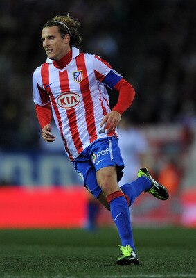 MADRID, SPAIN - JANUARY 20:  Diego Forlan of Atletico Madrid in action during the quarter-final Copa del Rey second leg match between Atletico Madrid and Real Madrid and at Vicente Calderon Stadium on January 20, 2011 in Madrid, Spain.  (Photo by Jasper J