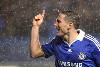 LONDON - NOVEMBER 01:  Frank Lampard celebrates scoring the fourth goal of the game and his 100th premiere League goal during the Barclays Premier League match between Chelsea and Sunderland at Stamford Bridge on November 1, 2008 in London, England.  (Pho