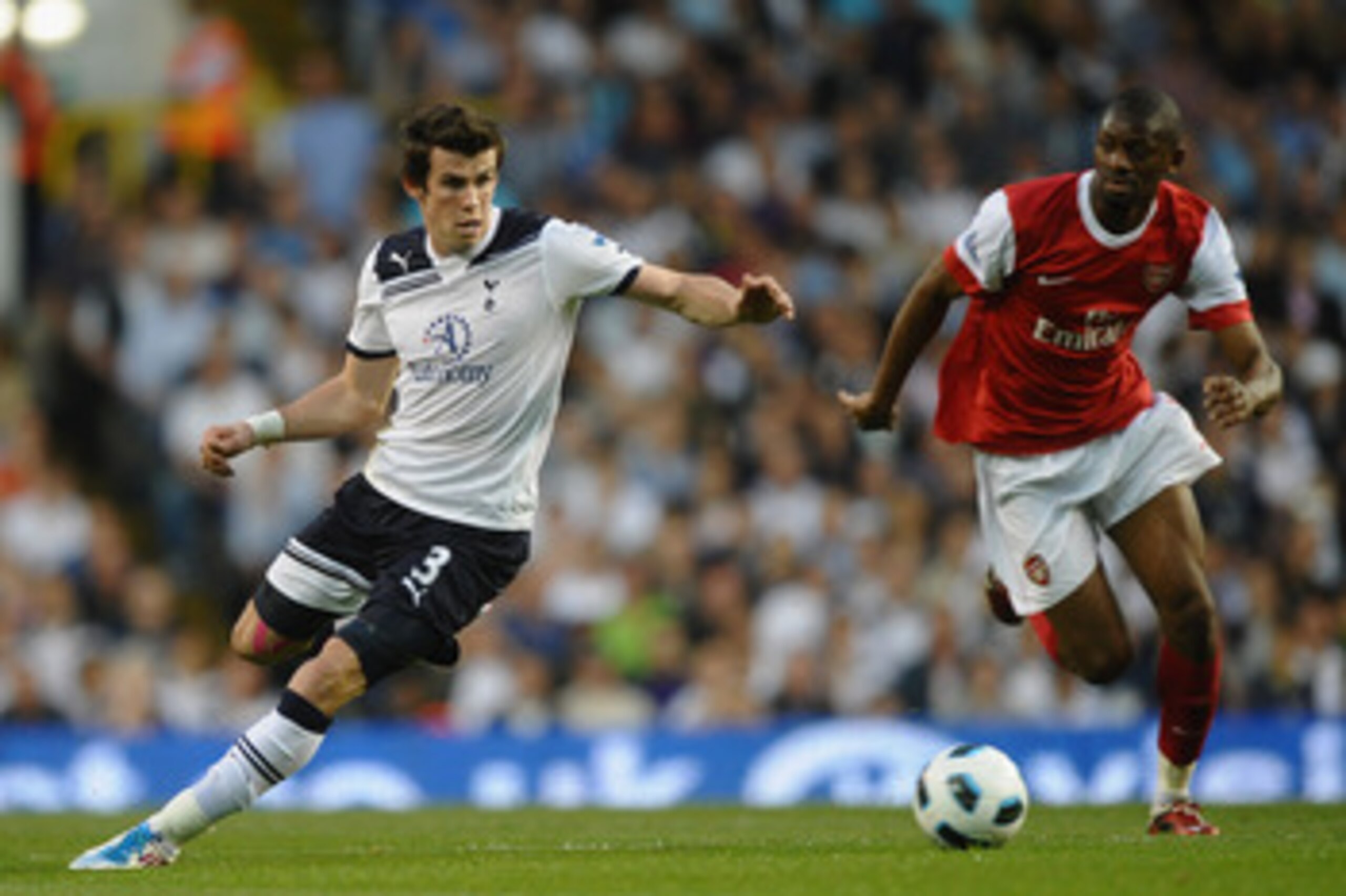 LONDON, ENGLAND - APRIL 20:  Gareth Bale of Spurs is pursued by Abou Diaby of Arsenal during the Barclays Premier League match between Tottenham Hotspur and Arsenal at White Hart Lane on April 20, 2011 in London, England.  (Photo by Laurence Griffiths/Get