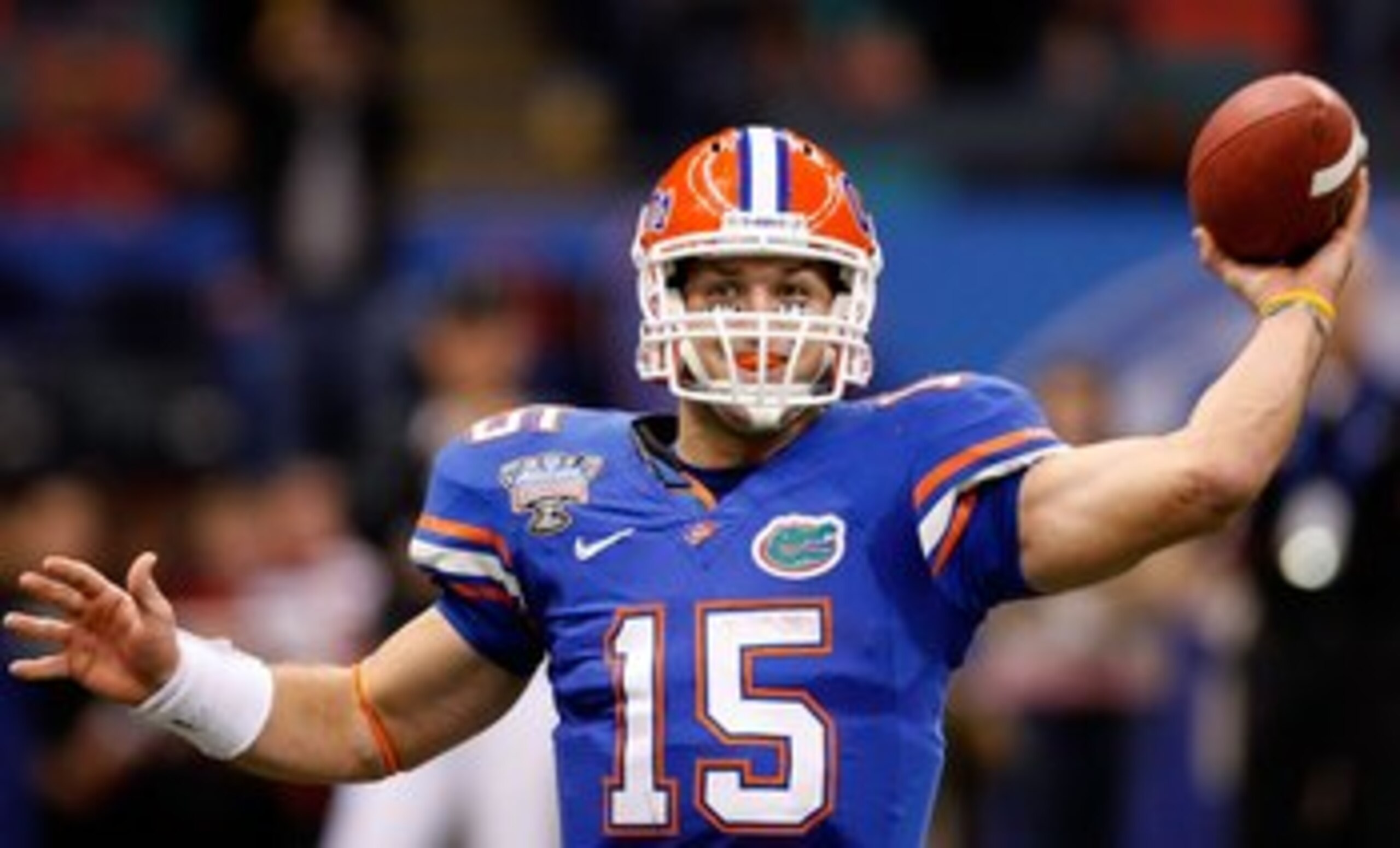 NEW ORLEANS - JANUARY 01:  Quarterback Tim Tebow #15 of the Florida Gators throws a pass against the Cincinnati Bearcats during the Allstate Sugar Bowl at the Louisana Superdome on January 1, 2010 in New Orleans, Louisiana.  (Photo by Kevin C. Cox/Getty I