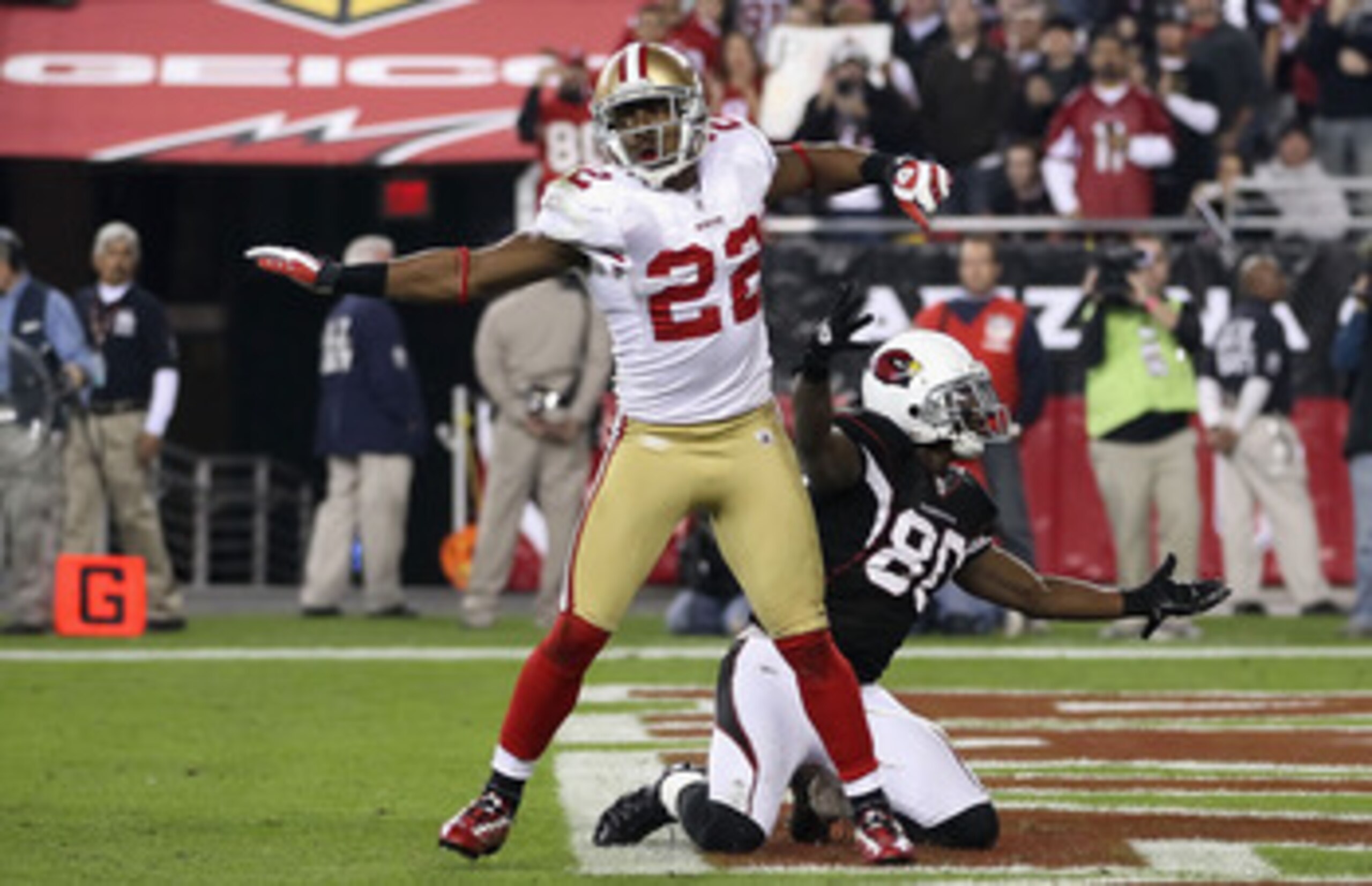 GLENDALE, AZ - NOVEMBER 29:  Cornerback Nate Clements #22 of the San Francisco 49ers celebrates after stopping a pass to Early Doucet #80 of the Arizona Cardinals during the NFL game at the University of Phoenix Stadium on November 29, 2010 in Glendale, A