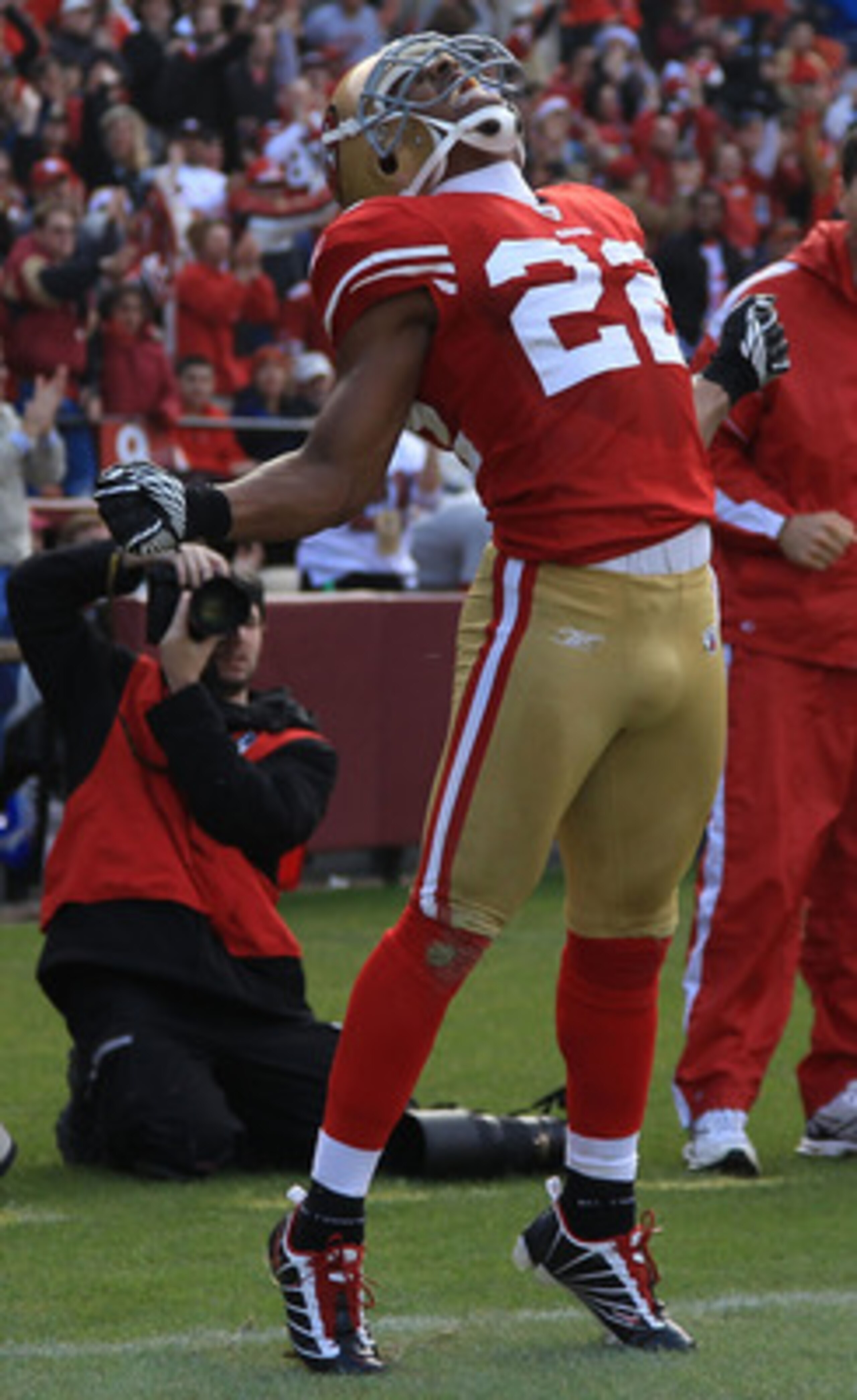 SAN FRANCISCO - DECEMBER 12:  Nate Clements #22 of the San Francisco 49ers celebrates after an interception against the Seattle Seahawks during an NFL game at Candlestick Park on December 12, 2010 in San Francisco, California.(Photo by Jed Jacobsohn/Getty