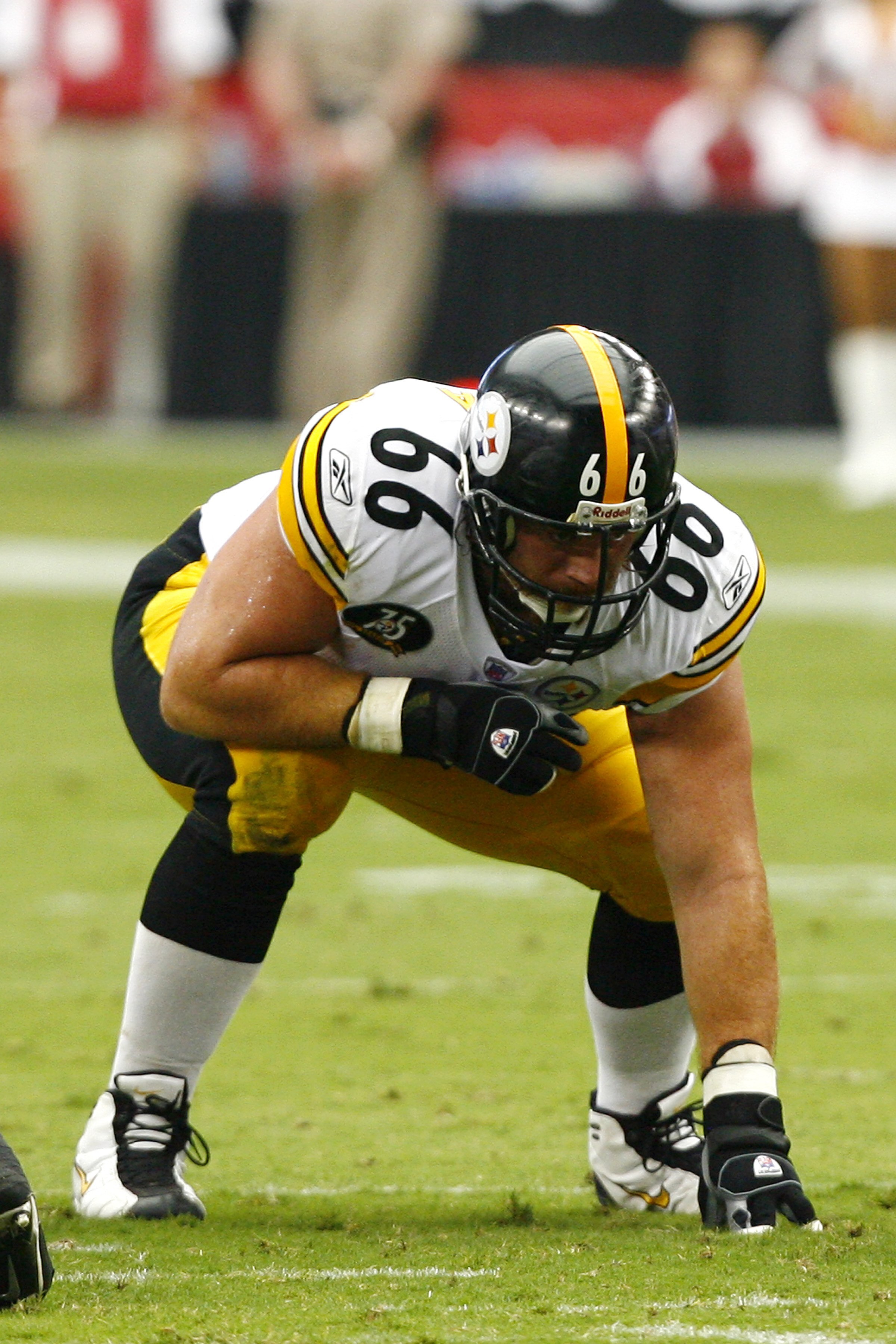 GLENDALE, AZ - SEPTEMBER 30:  Guard Alan Faneca #66 of the Pittsburgh Steelers lines up in a three-point stance during a 21-14 loss to the Arizona Cardinals at University of Phoenix Stadium on September 30, 2007 in Glendale, Arizona.  (Photo by Kevin Terr