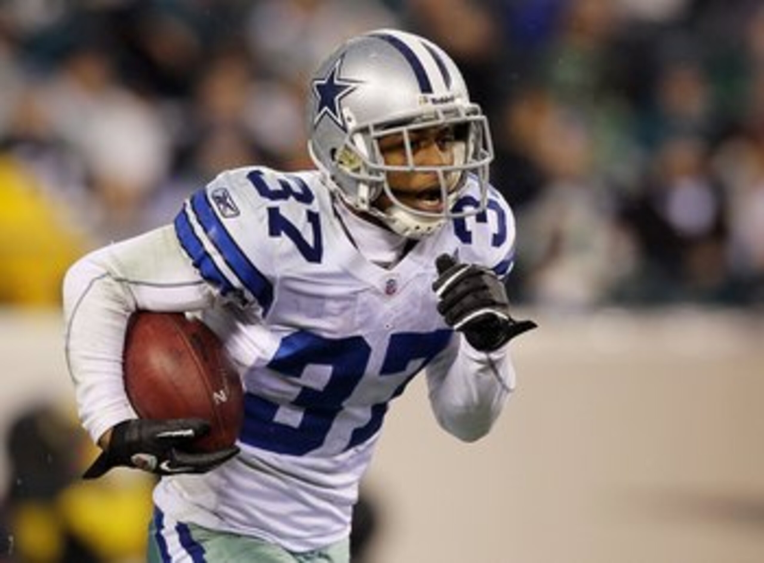 PHILADELPHIA, PA - JANUARY 02: Bryan McCann #37 of the Dallas Cowboys runs the ball against the Philadelphia Eagles on January 2, 2011 at Lincoln Financial Field in Philadelphia, Pennsylvania.  (Photo by Jim McIsaac/Getty Images)
