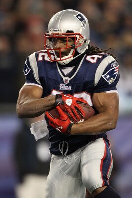 FOXBORO, MA - DECEMBER 06:  BenJarvus Green-Ellis #42 of the New England Patriots runs for a 1-yard touchdown in thefirst quarter against the New York Jets at Gillette Stadium on December 6, 2010 in Foxboro, Massachusetts.  (Photo by Elsa/Getty Images)